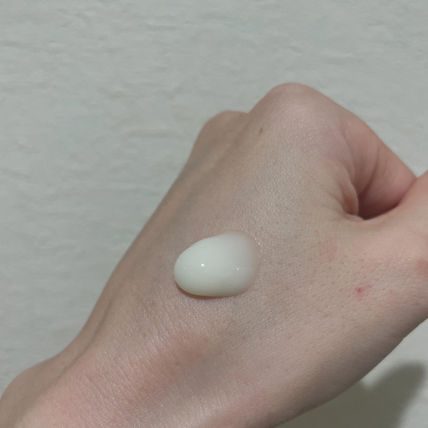 ニベア ルーセントビューティ バイタルエンリッチ ふっくら豊潤美容液ボディミルク カモミール&ローズの香り/ニベア/ボディミルクを使ったクチコミ（2枚目）