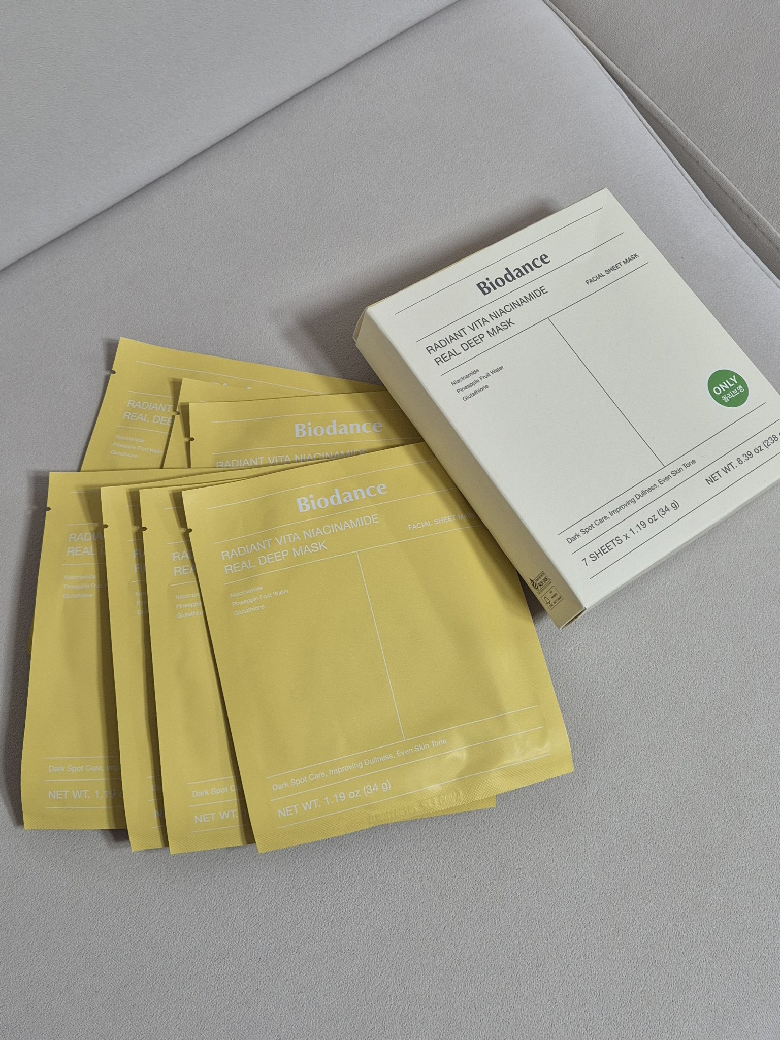 Biodance ビタナイアシンアミドリアルディープマスク🪄
美容液をそのまま固めたようなハイドロゲルマスク👏🏻
　
 ✅透明になる不思議なマスク
  肌に密着させて3時間以上経つと、マスクが透明になっていきます。これは、肌の温度に反