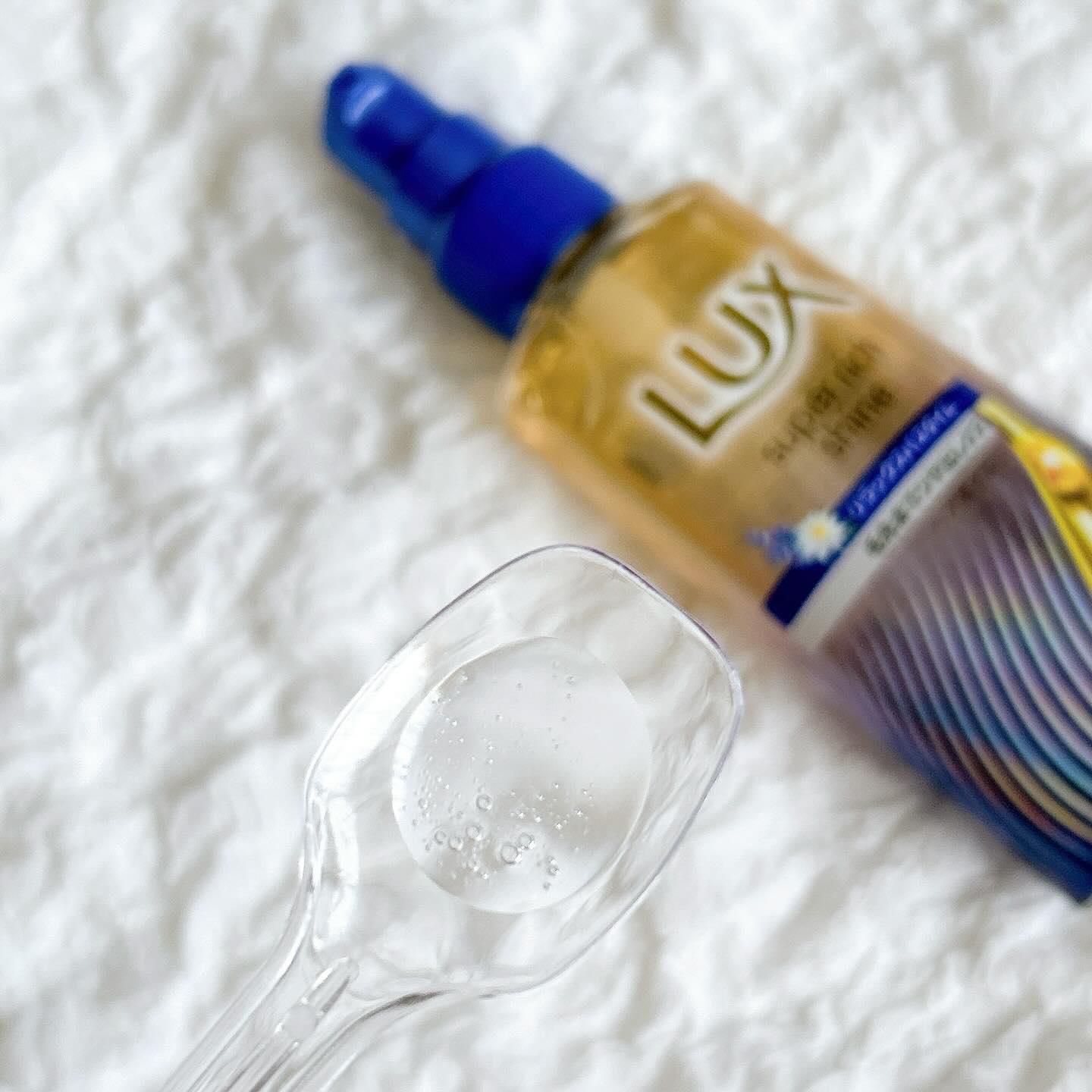 ラックス　スーパーリッチシャイン リラックスナイトケア　まとまりヘアオイル/LUX/ヘアオイルを使ったクチコミ（3枚目）