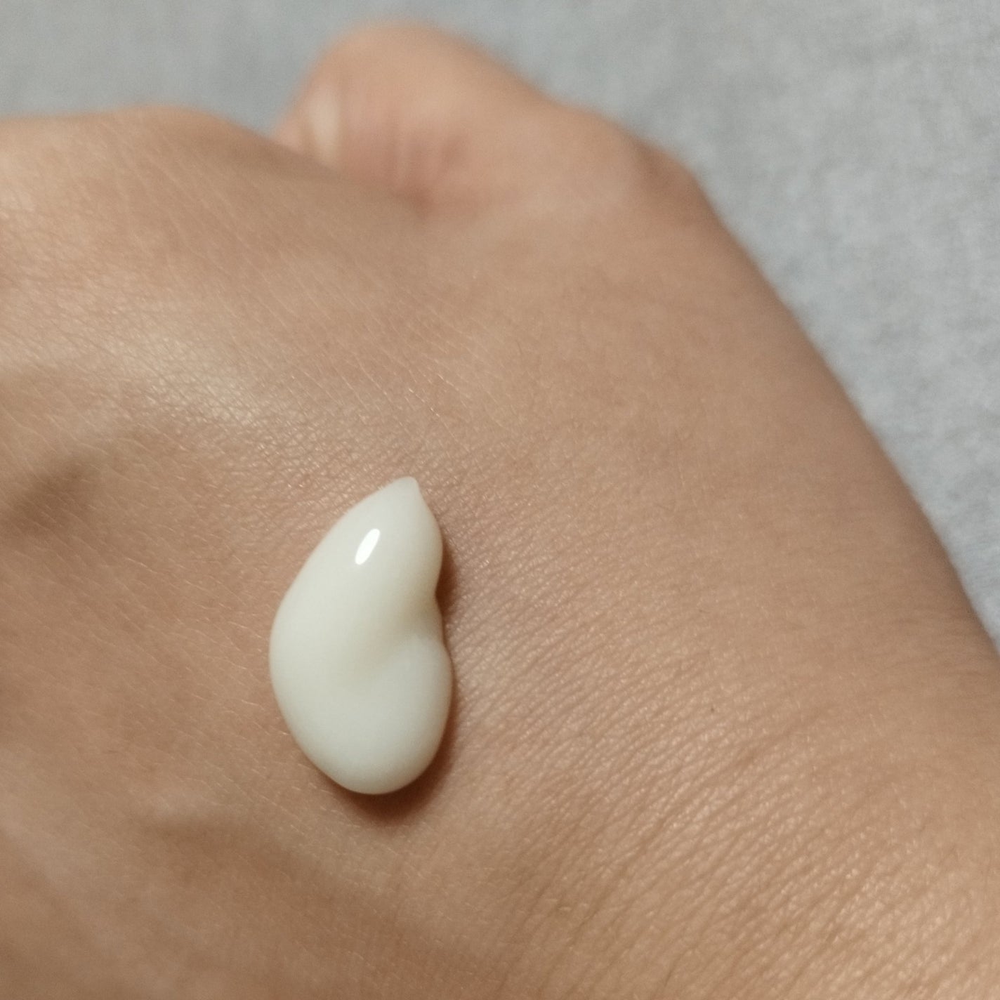 ニベア ルーセントビューティ バイタルエンリッチ ふっくら豊潤美容液ボディミルク カモミール&ローズの香り/ニベア/ボディミルクを使ったクチコミ(3枚目)