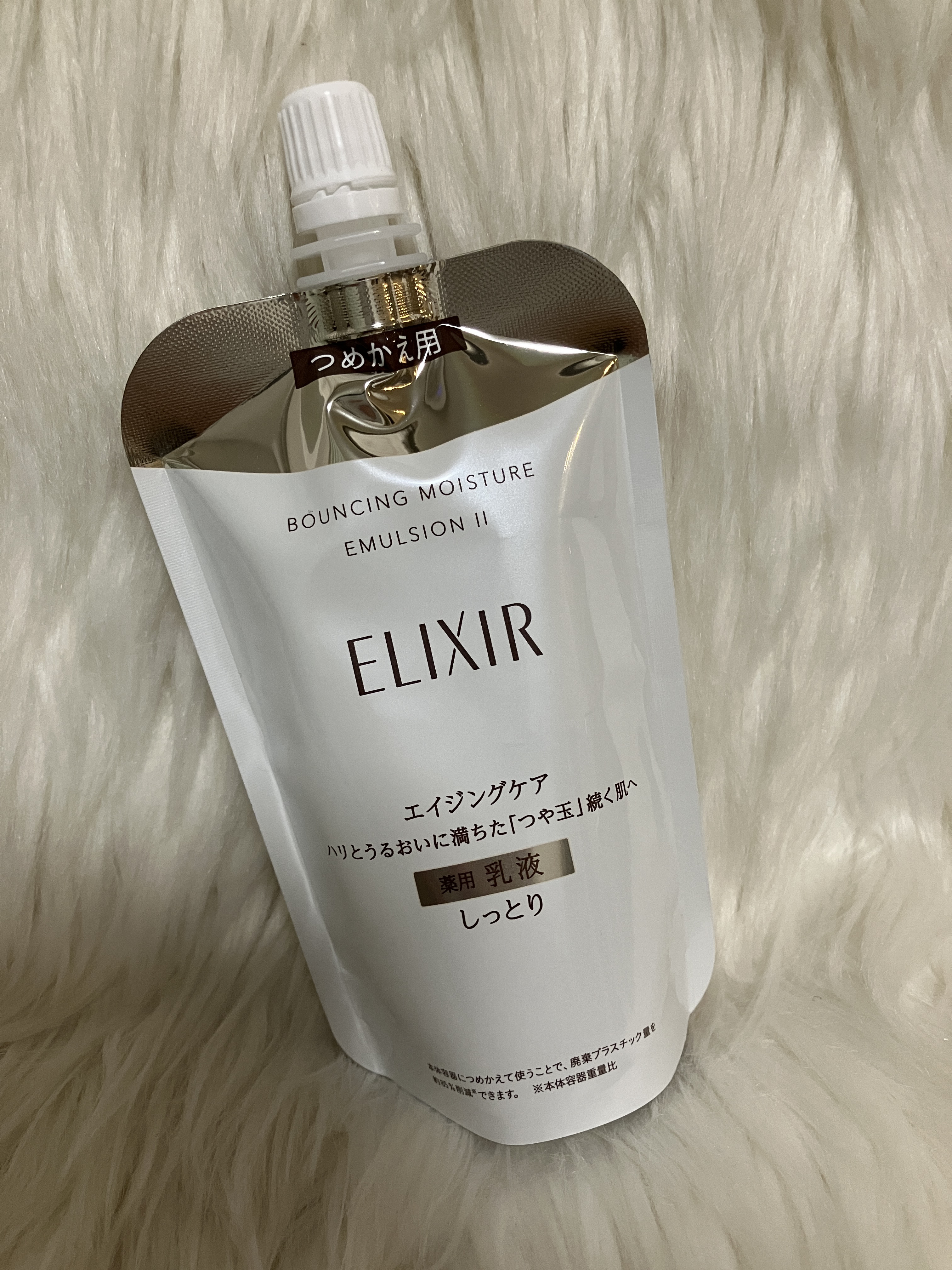 リピです🎵

先月リニューアル発売されましたが、旧タイプのIIのテクスチャーが好きなので、一つストック買っておきました👍

軽すぎず重すぎずでちょうどよく、すごく馴染みがよくて使用感抜群です☺️

リニューアル後の使用感もサンプルやテス