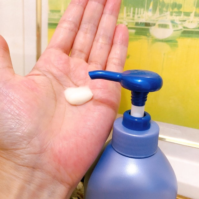 ニベア ルーセントビューティ バイタルエンリッチ ふっくら豊潤美容液ボディミルク カモミール&ローズの香り/ニベア/ボディミルクを使ったクチコミ（2枚目）