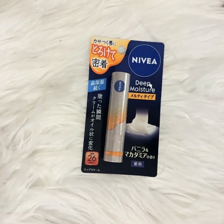ニベア ディープモイスチャーリップ メルティタイプ バニラ＆マカダミアの香り/ニベア/リップクリームを使ったクチコミ（1枚目）