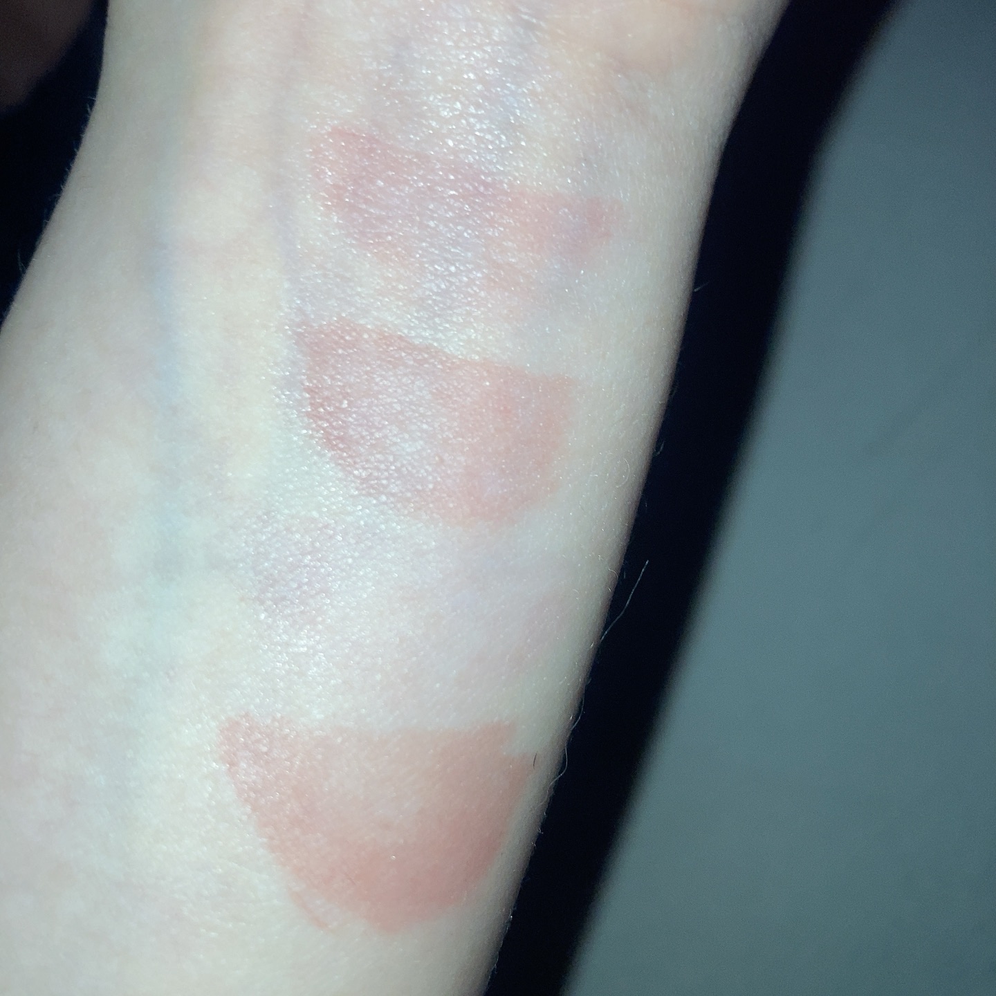 アンドバイロムアンド　グラッシーボムティント/&nd by rom&nd/リップティントを使ったクチコミ（3枚目）