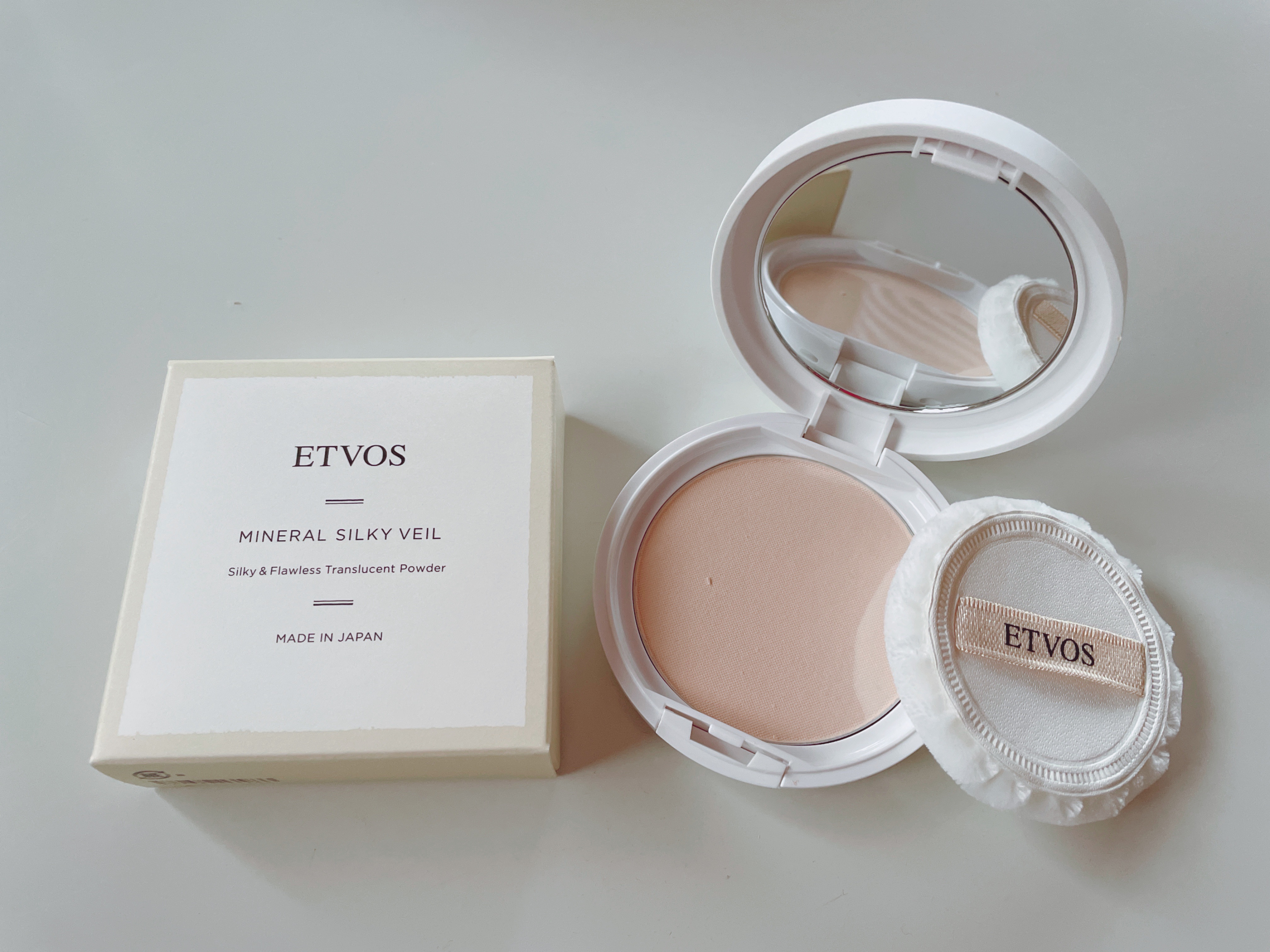 ミネラルシルキーベール 25年限定パッケージ/エトヴォス/プレストパウダーを使ったクチコミ（1枚目）