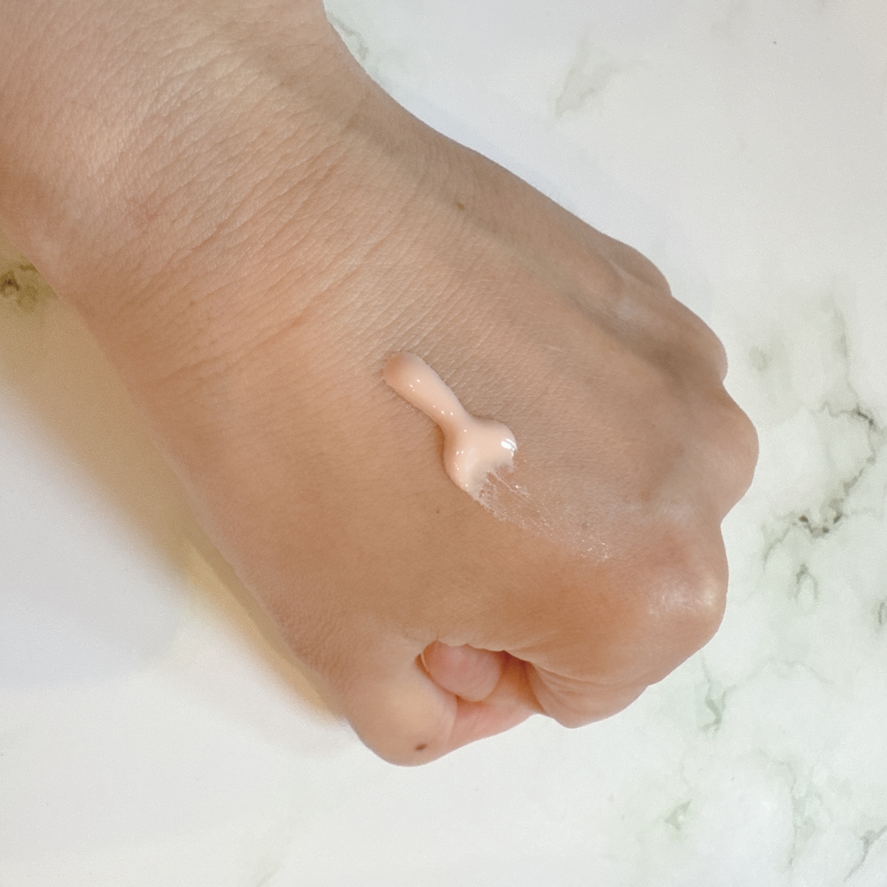 ウォータフルトーンアップサンクリーム/ダルバ/日焼け止めクリームを使ったクチコミ（2枚目）