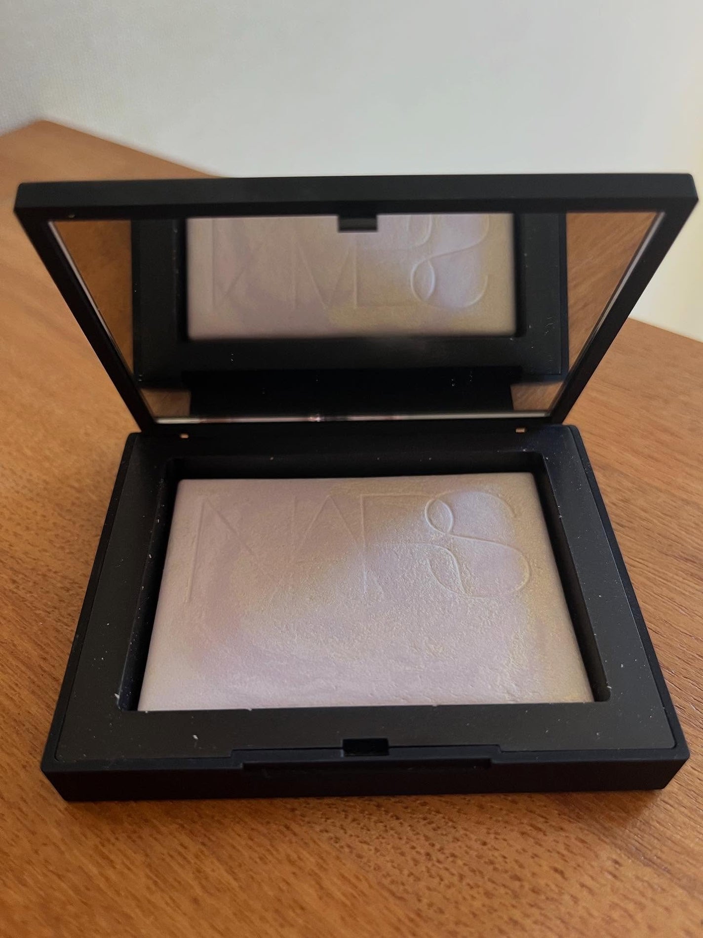 ライトリフレクティング プリズマティックパウダー/NARS/プレストパウダーを使ったクチコミ(2枚目)