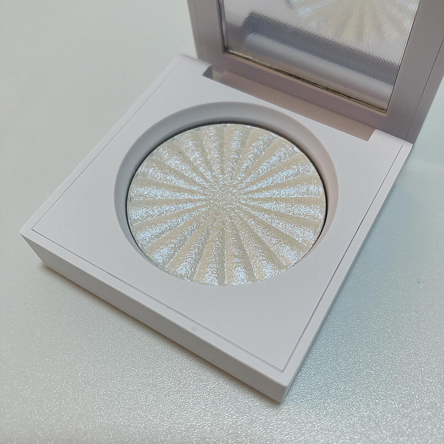 OFRA mini Highlighter/Ofra Cosmetics/パウダーハイライトを使ったクチコミ（2枚目）