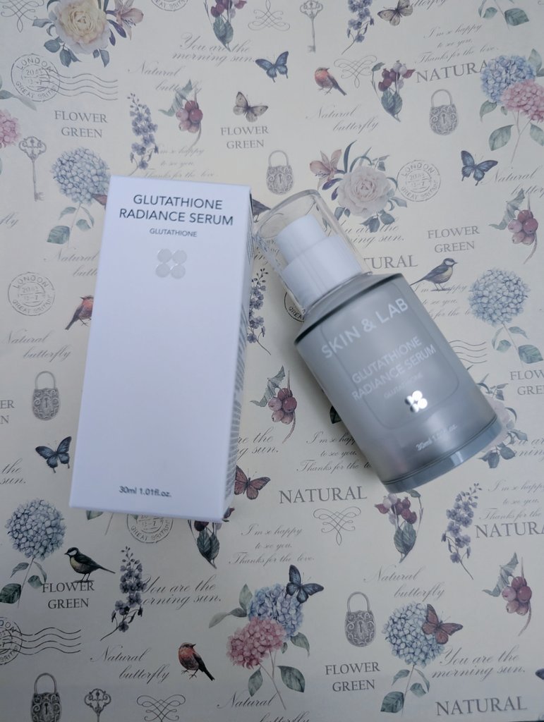 SKIN&LAB
Glutathione Radiance Serum

🔬6％⾼含有量グルタチオン 
→シミケア 

🔬無臭グルタチオン 
→独特な匂いを解消

🔬抗酸化マスターセラム 
→肌の活力に効果的なα-リポ酸（チオクト酸）