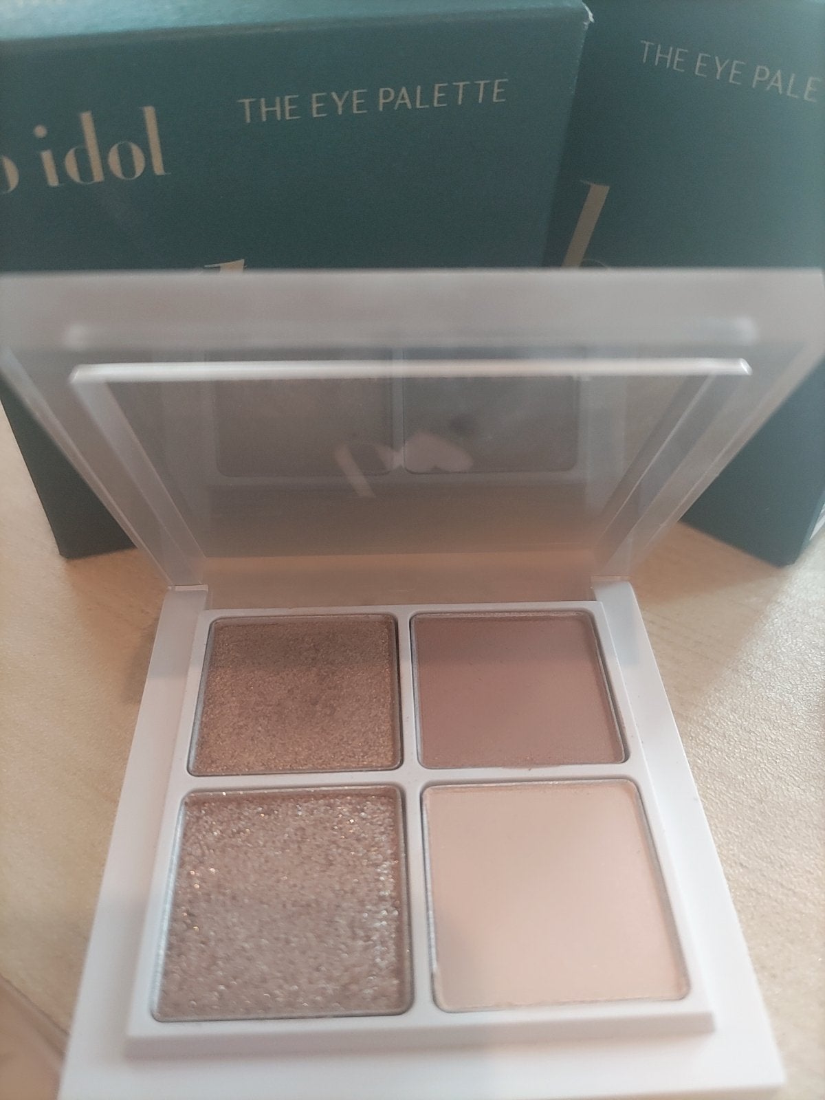 p on LIPS 「すごいお気に入りのアイシャドウが見つかりました!Bidolの本..」(2枚目)