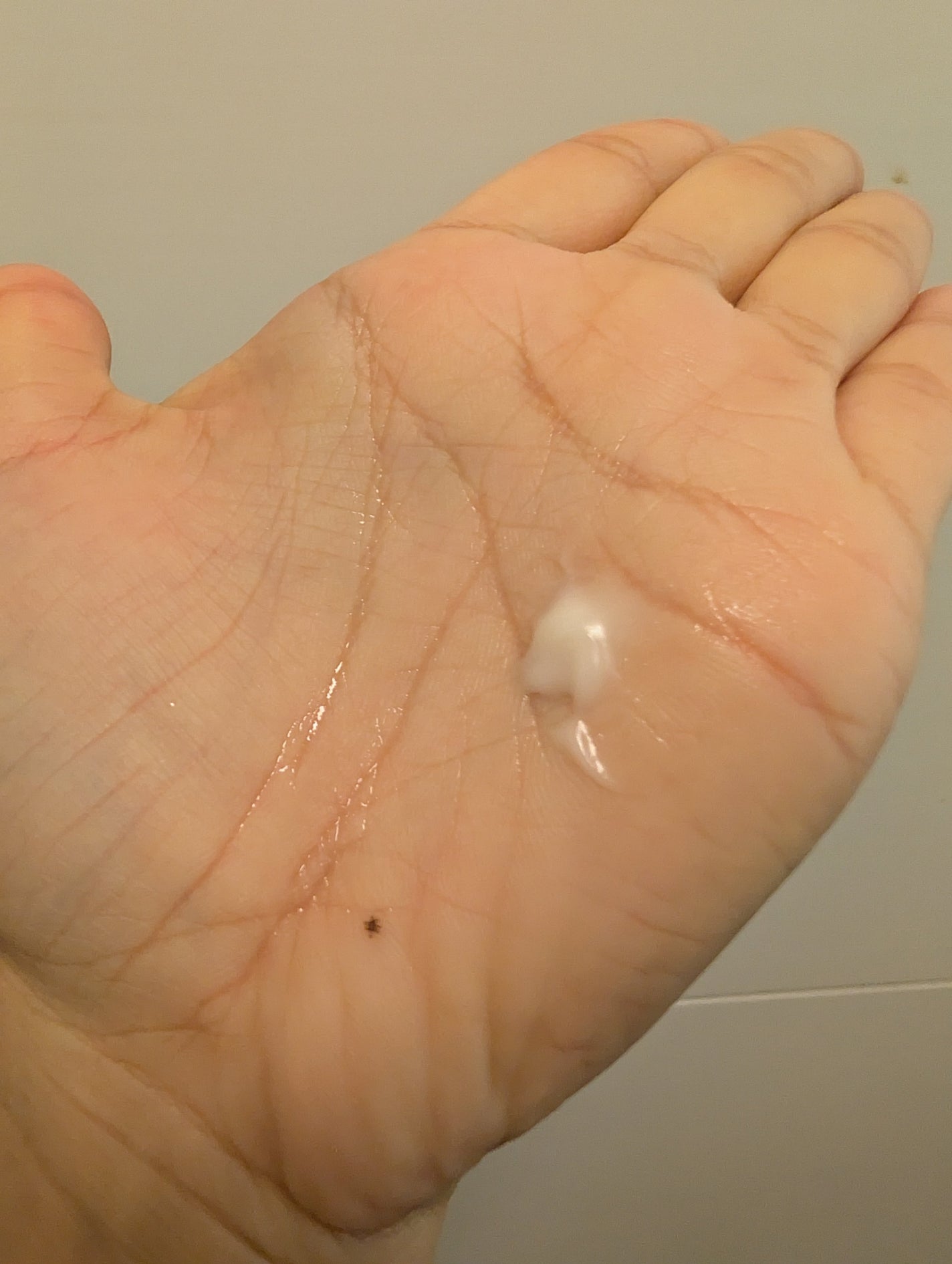 ニベア ルーセントビューティ バイタルエンリッチ ふっくら豊潤美容液ボディミルク カモミール&ローズの香り/ニベア/ボディミルクを使ったクチコミ(2枚目)