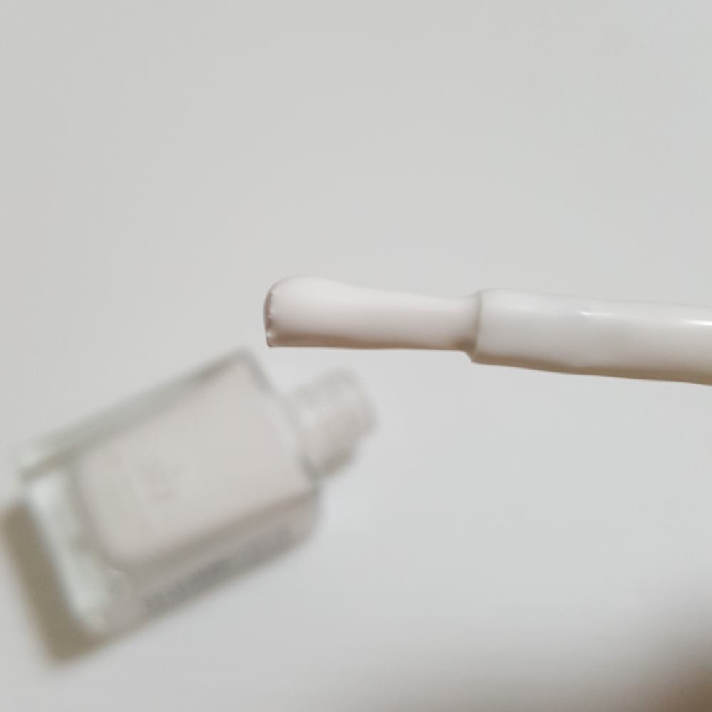 ACネイルエナメル 001G 濃密 白/セリア/マニキュアを使ったクチコミ（2枚目）