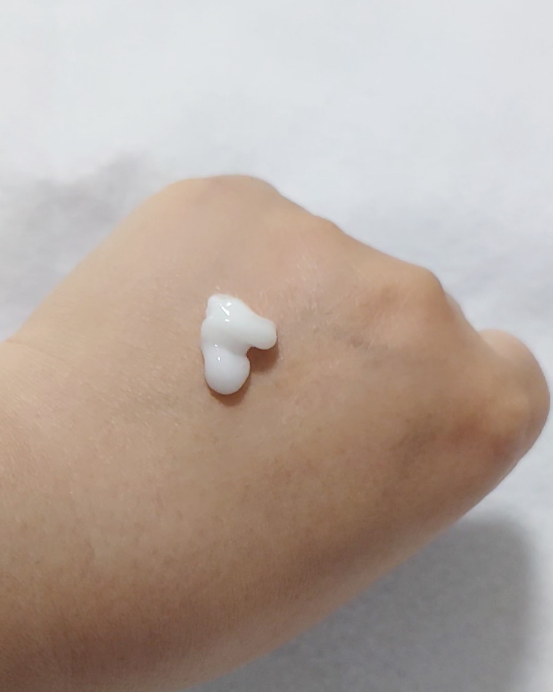 ニベア ルーセントビューティ ディープモイスチャー 浸透保湿美容液ボディミルク リッチローズの香り/ニベア/ボディミルクを使ったクチコミ（3枚目）