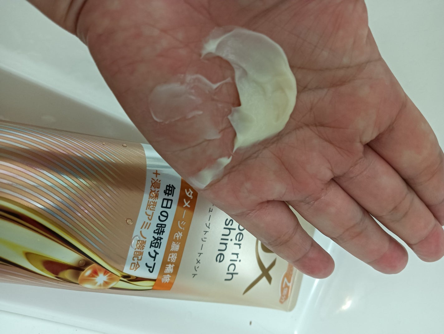 ラックス スーパーリッチシャイン ダメージリペア 補修チューブトリートメント/LUX/洗い流すヘアトリートメントを使ったクチコミ(3枚目)