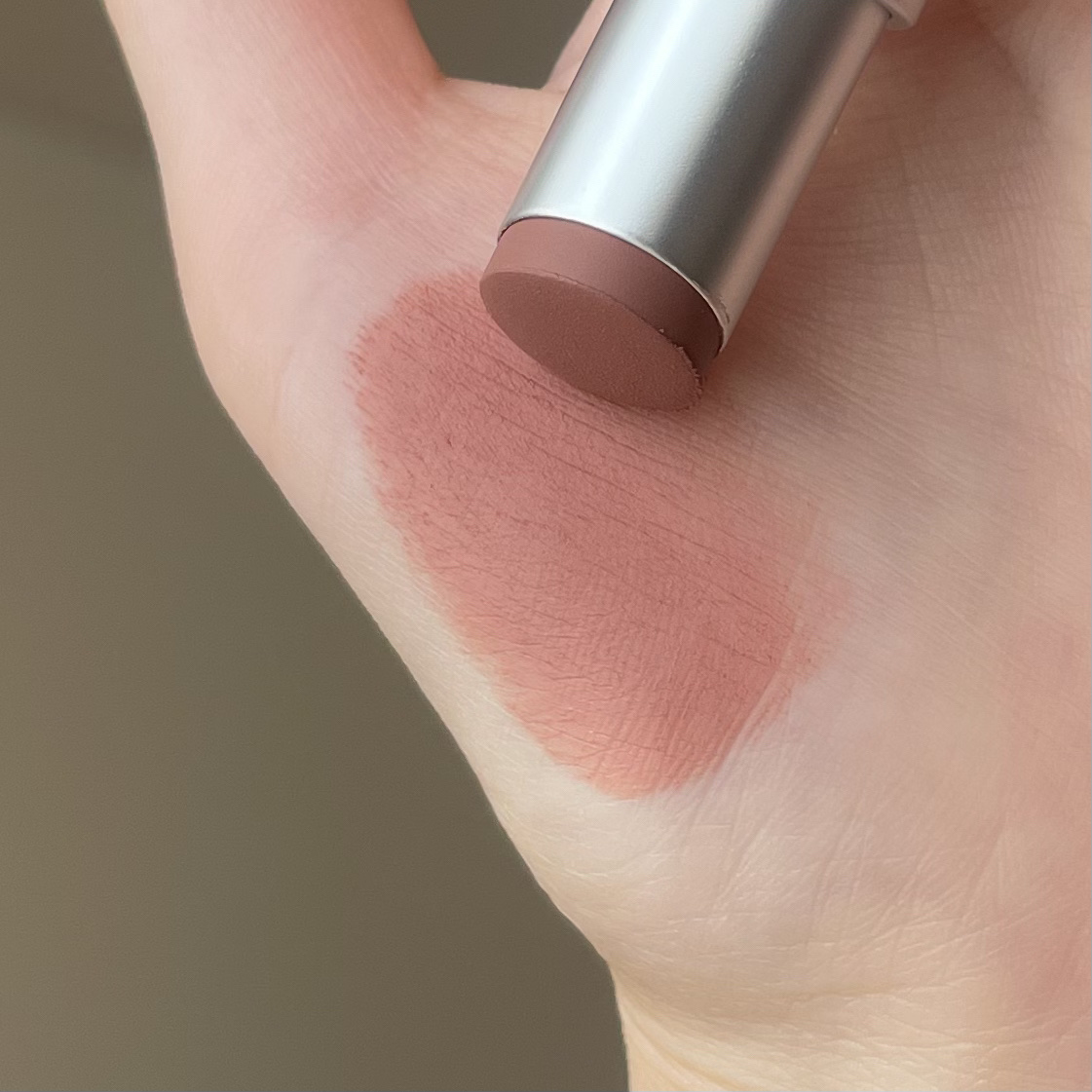 バルキーマットリップスティック/Laka/口紅を使ったクチコミ（3枚目）