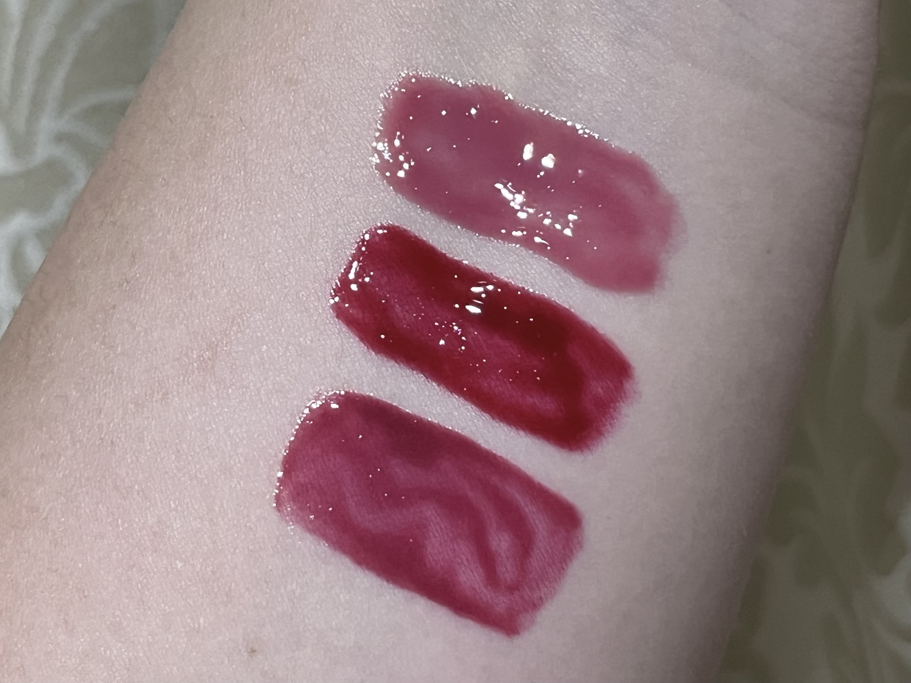 フィー 3Dボリューミングティント 10 チェリーディップ/fwee/リップティントを使ったクチコミ（3枚目）