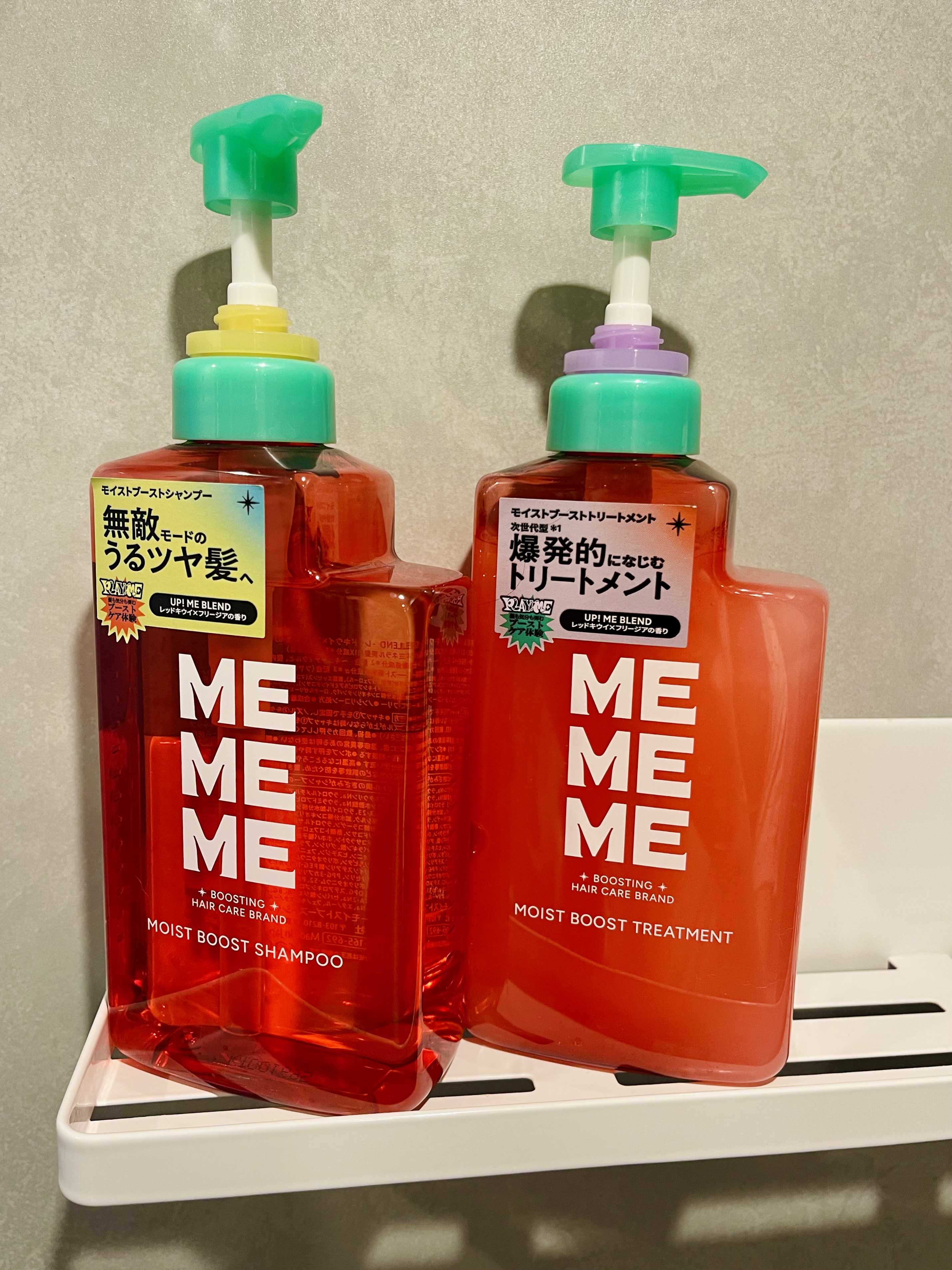 プレゼントで頂きました
使ってみた感想は
トリートメントは本当によかった！
とにかくなじみが良くて、髪が柔らかくなったのが実感できた
シャンプーの泡立ちも良くて、マイルドな洗浄成分は毎日使えそう
香りは甘酸っぱいフルーツ系の香りで気分がリフ