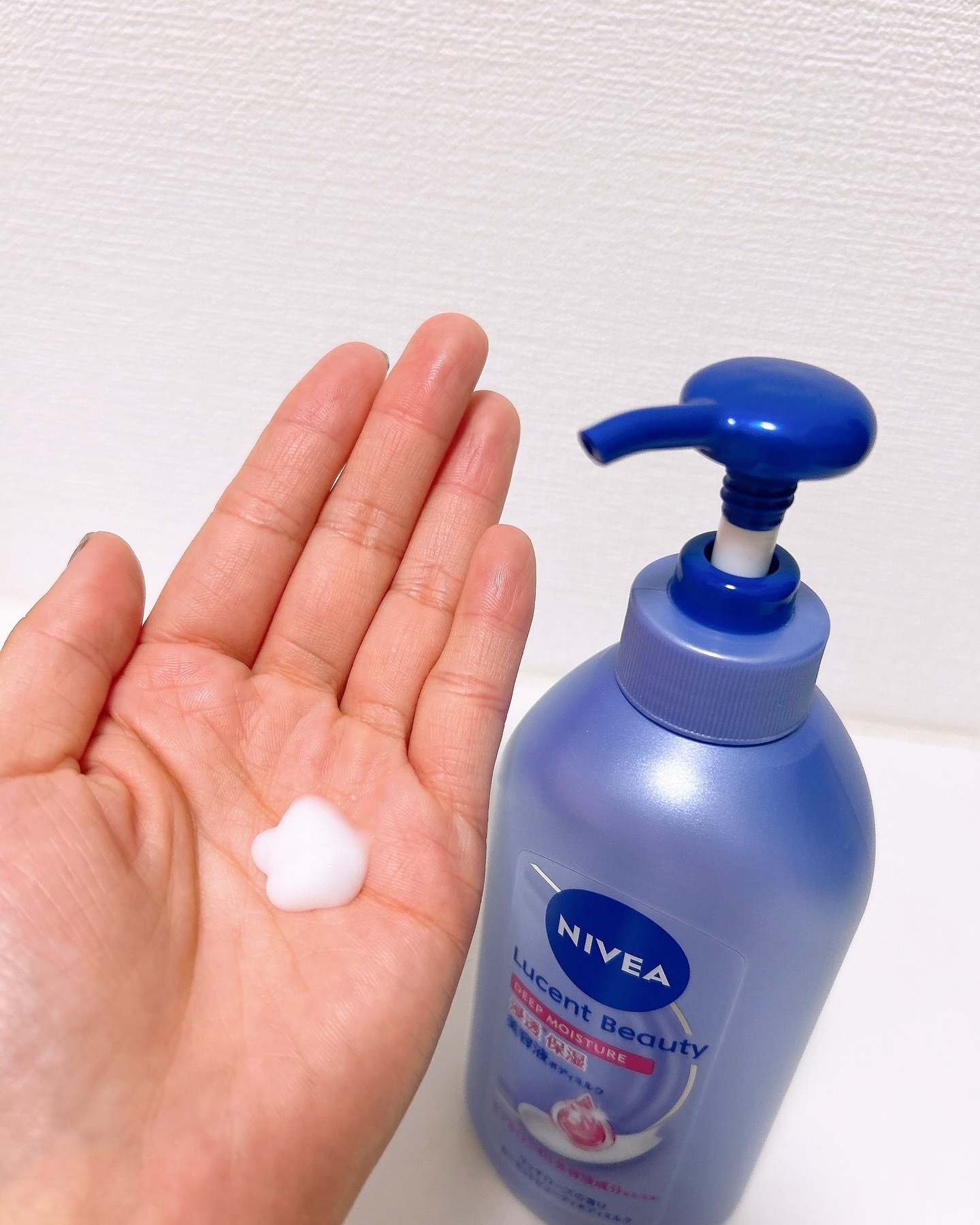 ニベア ルーセントビューティ ディープモイスチャー 浸透保湿美容液ボディミルク リッチローズの香り/ニベア/ボディミルクを使ったクチコミ（2枚目）