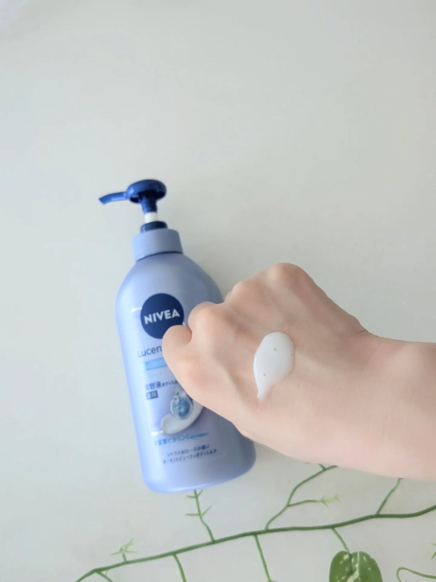 【医薬部外品】ニベア ルーセントビューティ シルクブライトニング ブライトニング美容液ボディミルク/ニベア/ボディミルクを使ったクチコミ(4枚目)