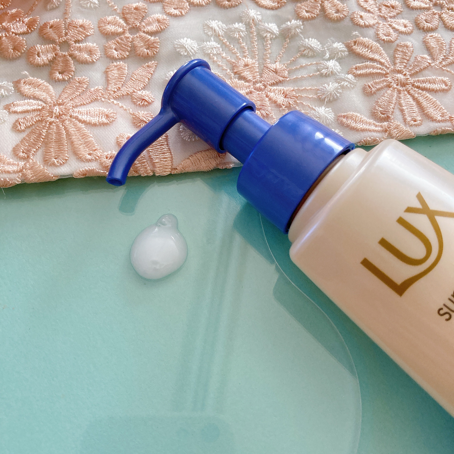 ラックス　スーパーリッチシャイン リラックスナイトケア　まとまりヘアミルク/LUX/ヘアミルクを使ったクチコミ（3枚目）