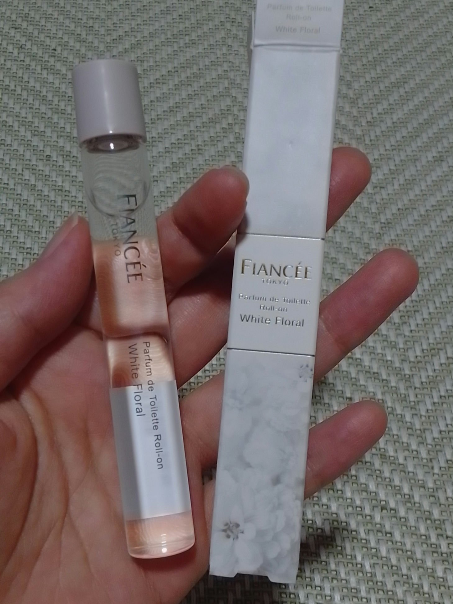 パルファンドトワレ ロールオン ホワイトフローラル/フィアンセ/香水(レディース)を使ったクチコミ（1枚目）