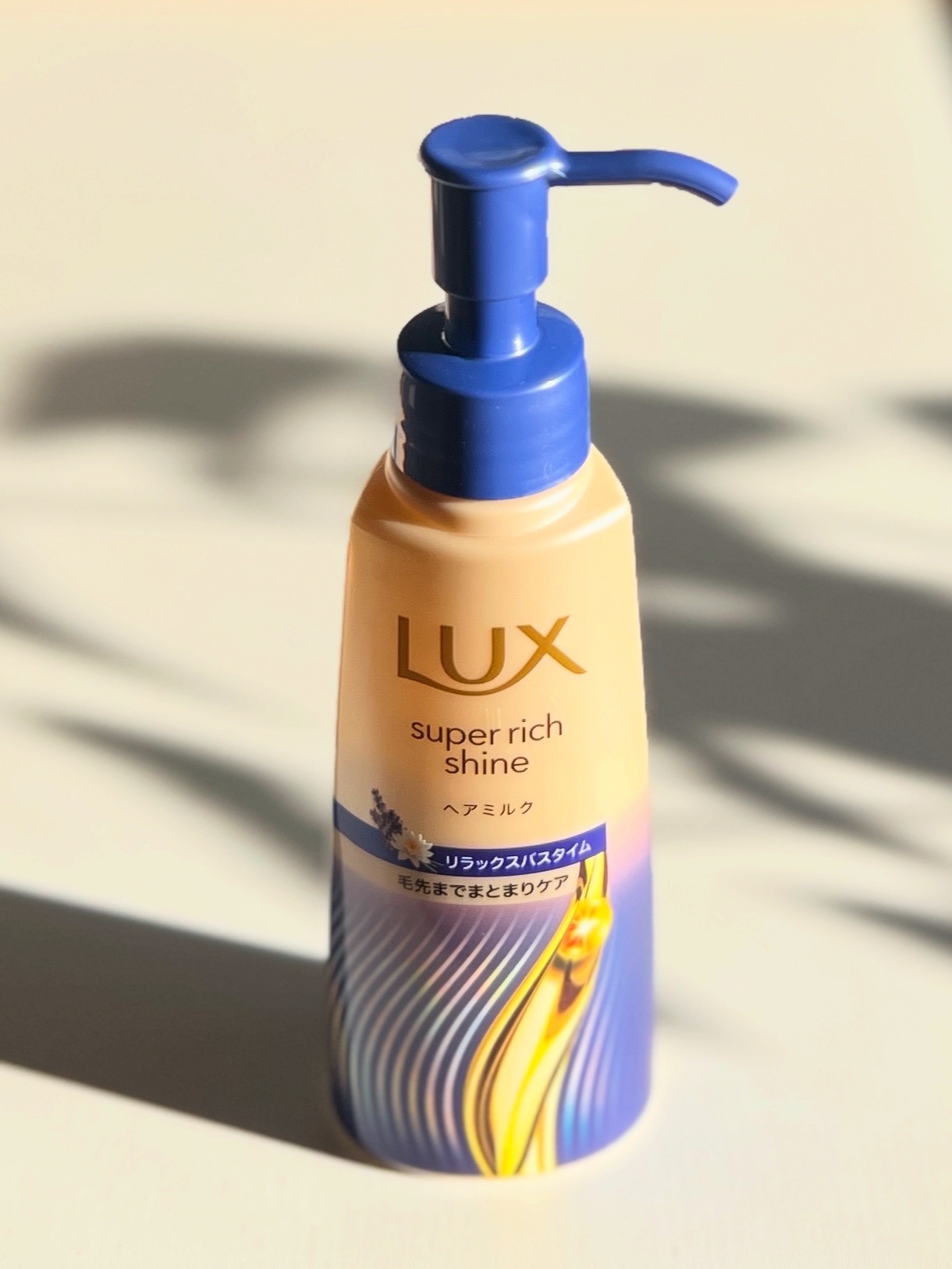 □摩擦で広がる髪に
　シルクのような指通りのツヤ髪へ
□ なめらかなトリートメントが高密着
　髪の上ですっと伸びて浸透補修
□睡蓮とラベンダーの落ち着く香り(香料配合)

🙋‍♀️使ってみて....!
まとまりヘアオイルよりも軽い仕上がり