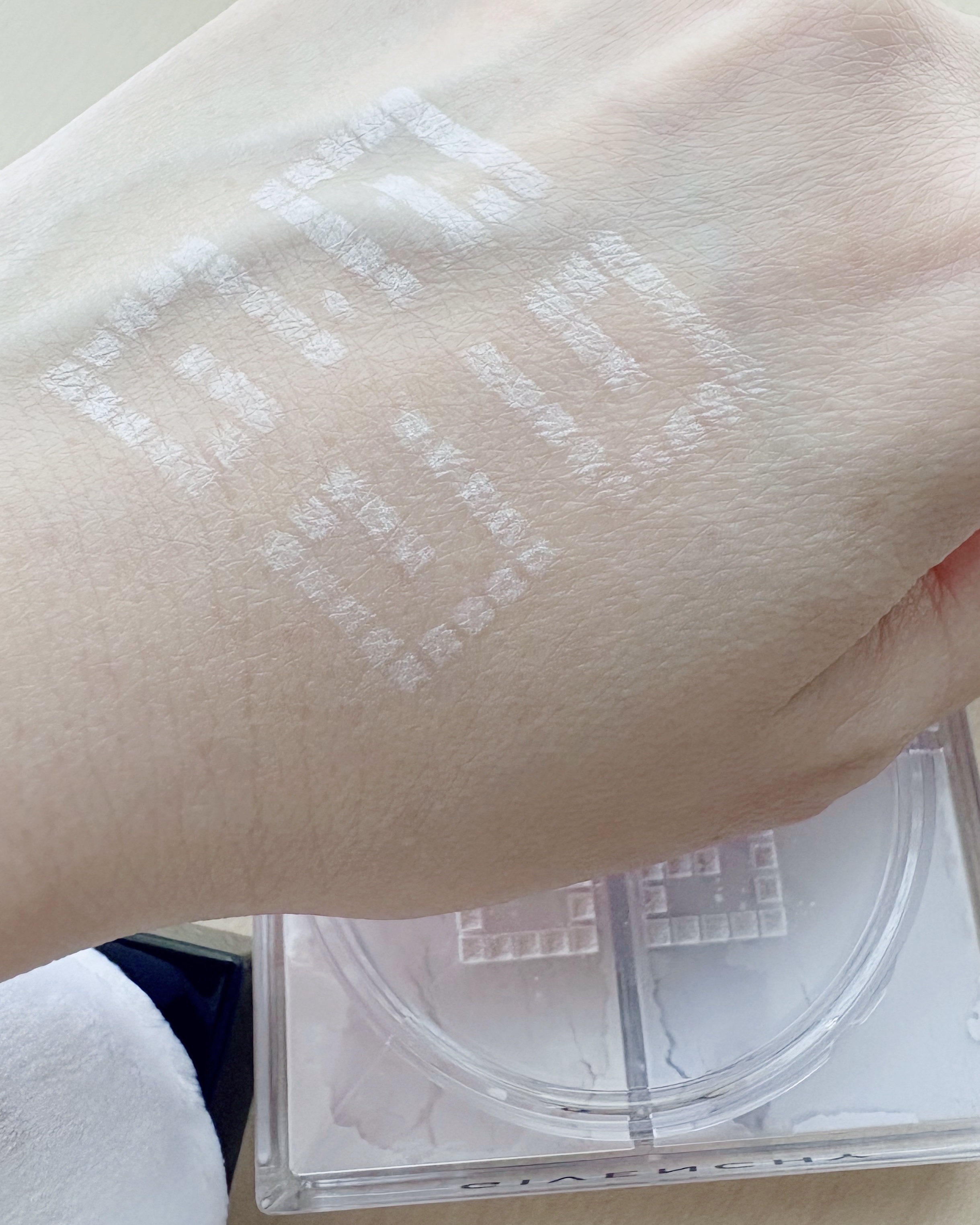 プリズム・リーブル/GIVENCHY/ルースパウダーを使ったクチコミ（3枚目）