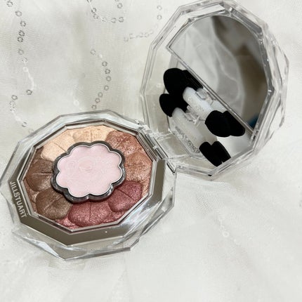 ジルスチュアート ブルームクチュール アイズ ガーランドウィズユー/JILL STUART/アイシャドウパレットを使ったクチコミ(5枚目)