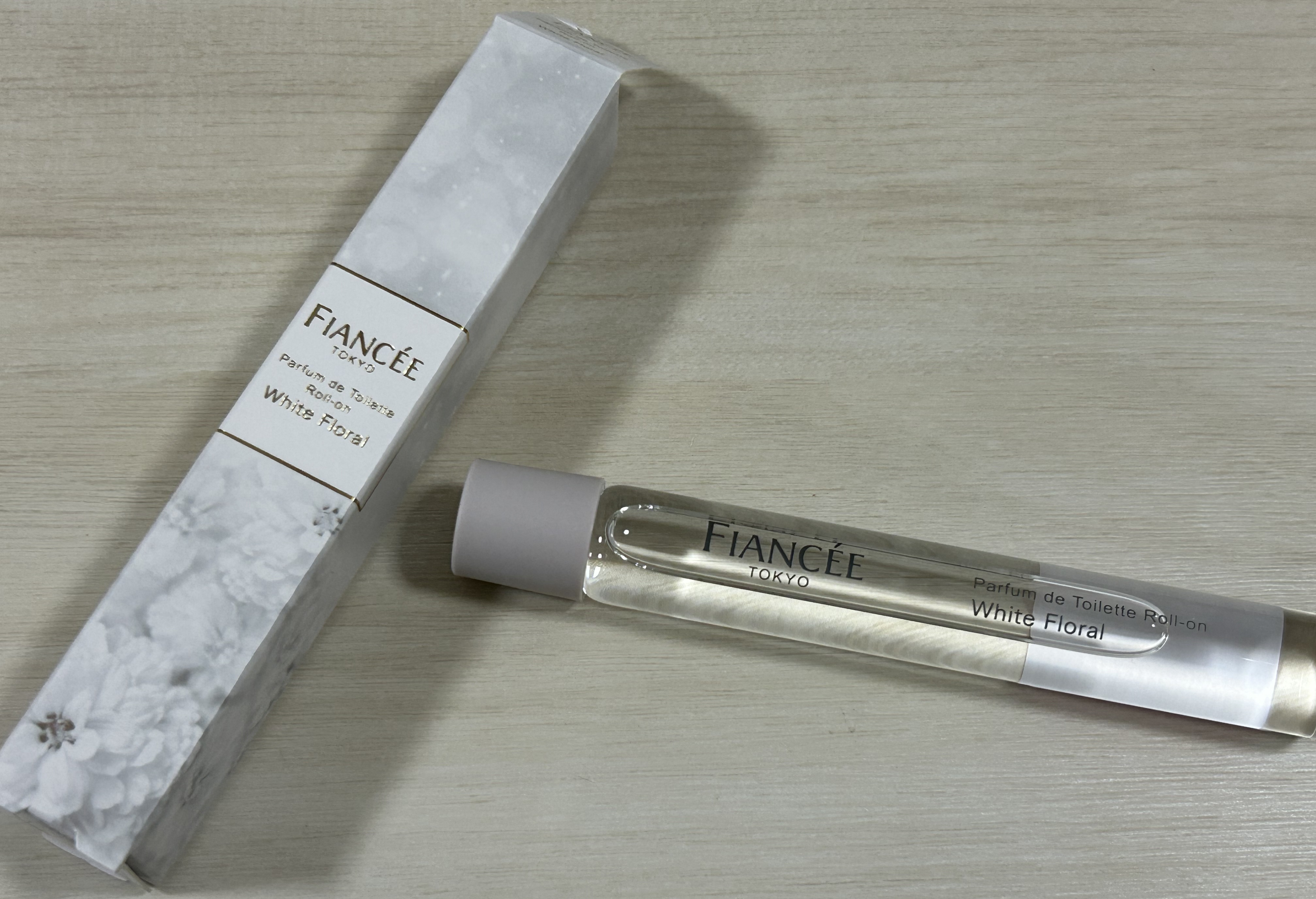 パルファンドトワレ ロールオン ホワイトフローラル/フィアンセ/香水(レディース)を使ったクチコミ（1枚目）