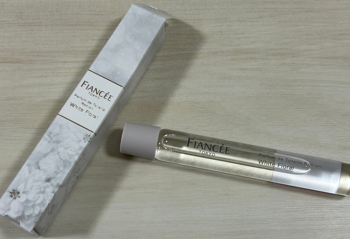 パルファンドトワレ ロールオン ホワイトフローラル/フィアンセ/香水(レディース)を使ったクチコミ(1枚目)