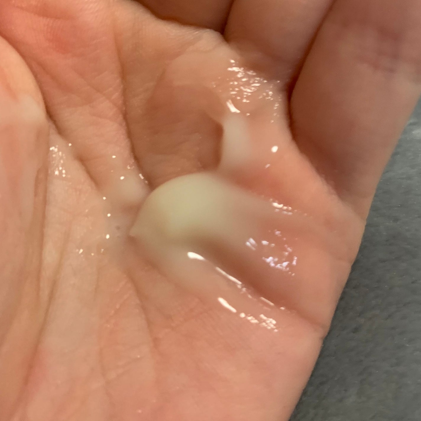 ニベア ルーセントビューティ バイタルエンリッチ ふっくら豊潤美容液ボディミルク カモミール&ローズの香り/ニベア/ボディミルクを使ったクチコミ(2枚目)