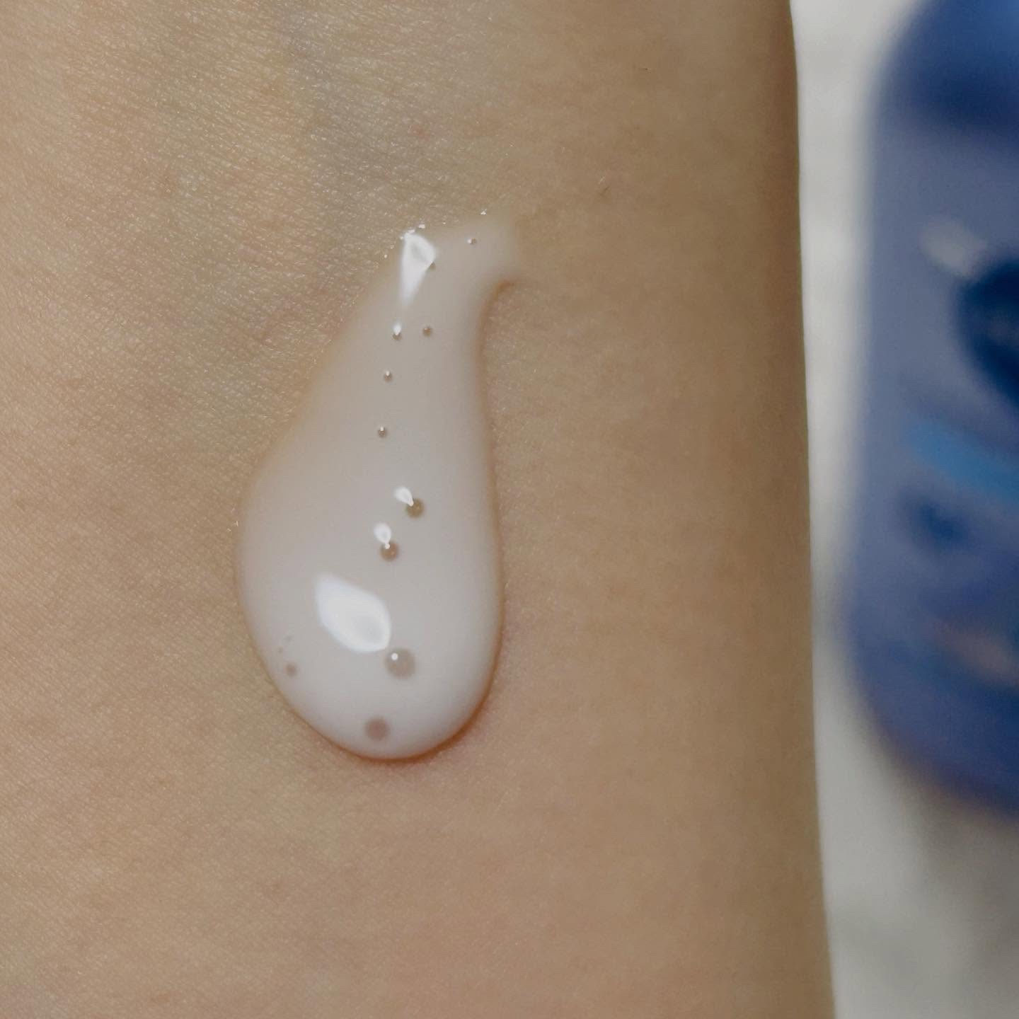 【医薬部外品】ニベア ルーセントビューティ シルクブライトニング ブライトニング美容液ボディミルク/ニベア/ボディミルクを使ったクチコミ（2枚目）