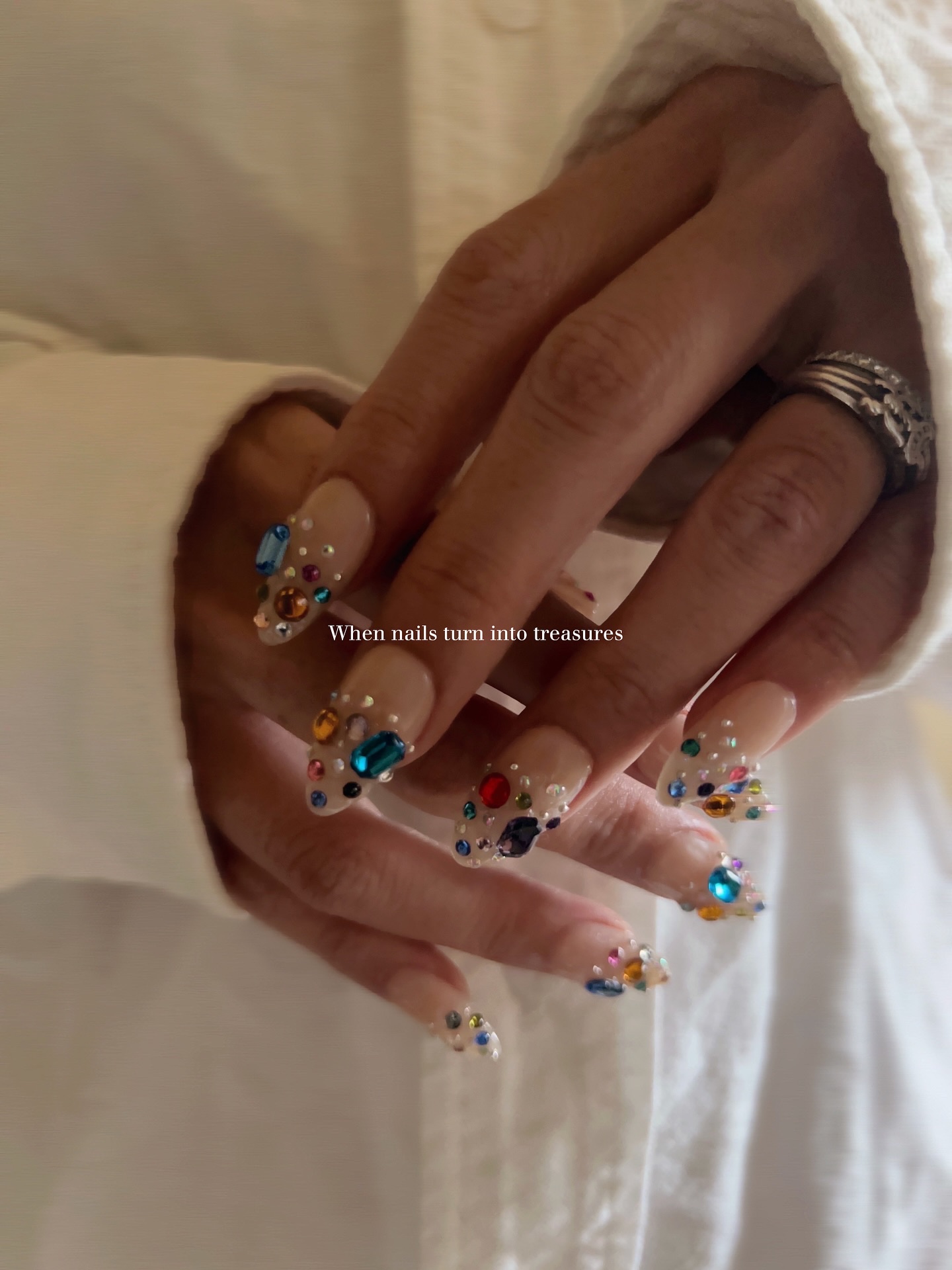 Dressed in jewels, from tips to toes💎
・
・
・
#LuxuryNails#CrystallLuxury#GemstoneElegance#bossnails#nailart#Jewelnails#G