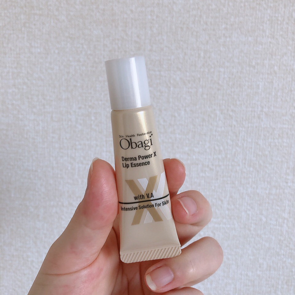 オバジ　ダーマパワーX リップエッセンス

チューブタイプのリップクリーム

柔らかめのテクスチャーで、夜はしっかり、昼間は少なめにして塗ってる
たっぷり保湿したいのかちょっと乾燥を防ぎたいのか目的によって量を調整してます

オバジってだけ