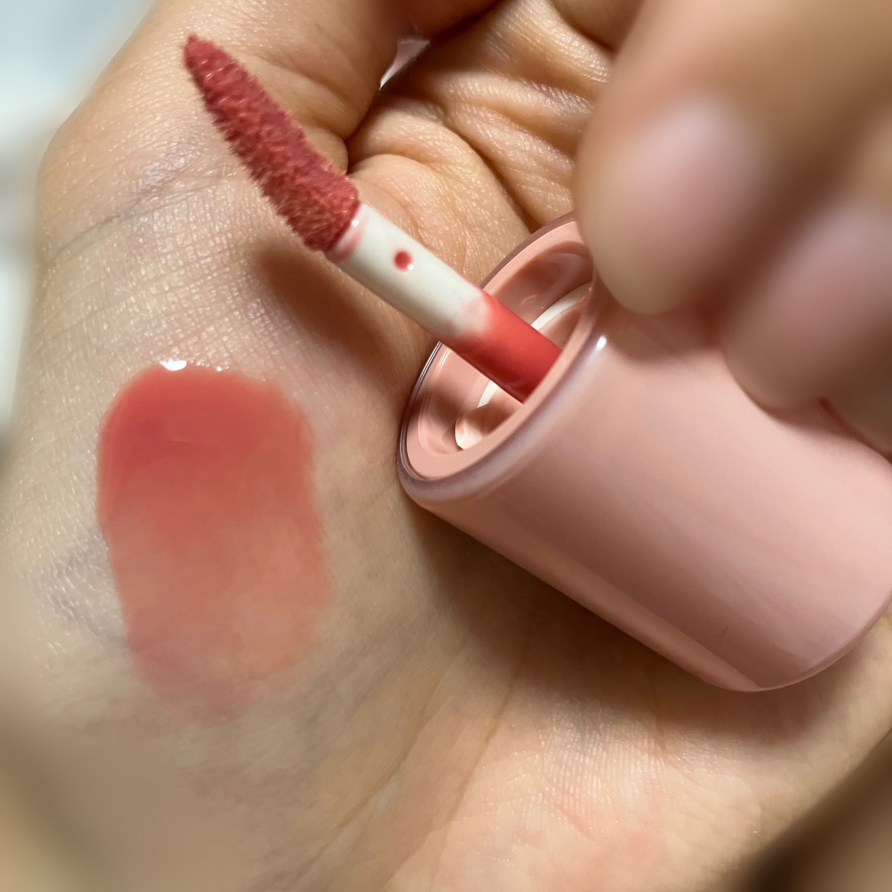 フィー 3Dボリューミンググロス/fwee/リップグロスを使ったクチコミ（2枚目）