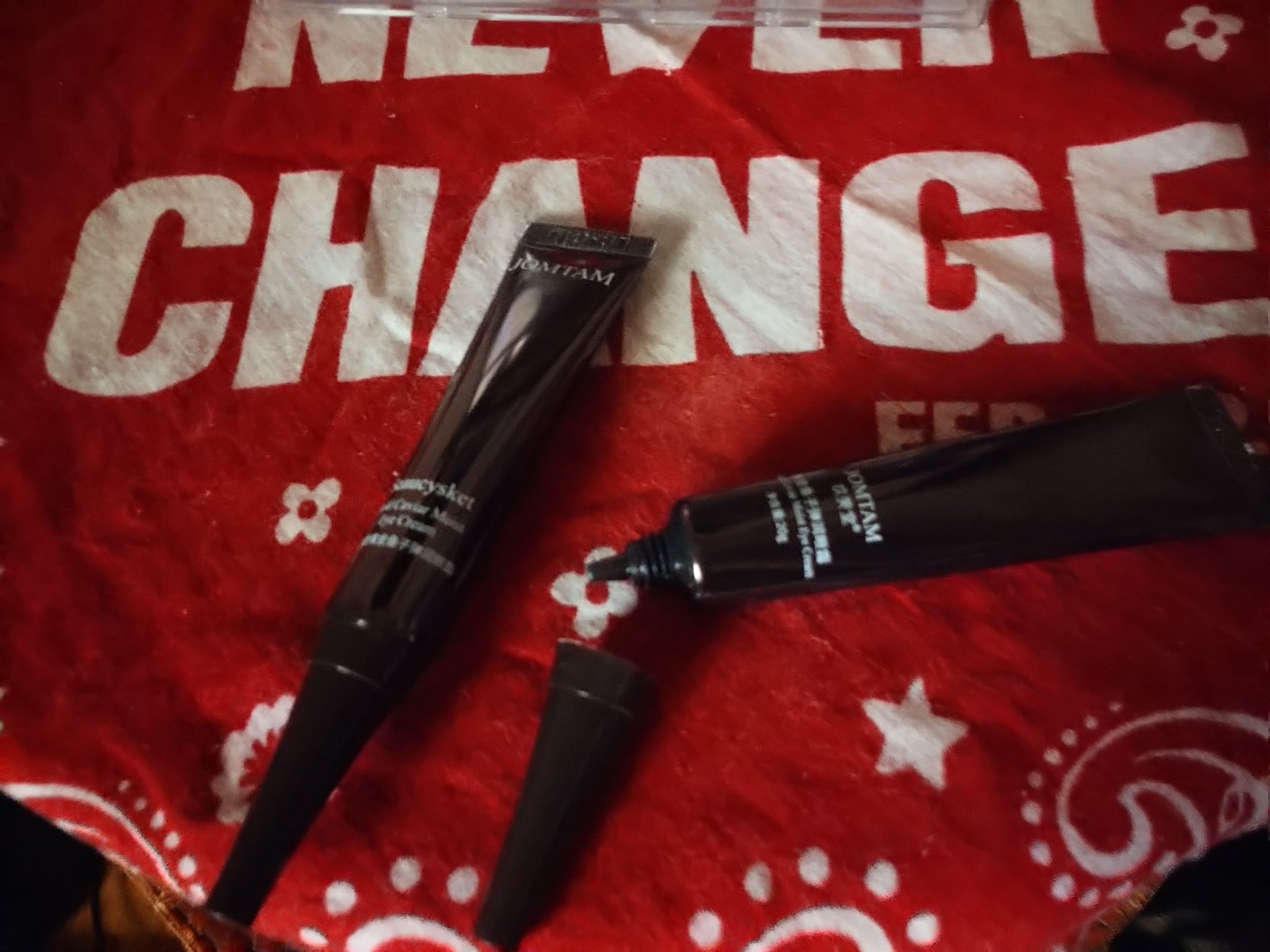 JOMTAM 黄金キャビアアイクリームのクチコミ「使いきりスキンケア

JOMTAM黄金キャビアアイクリーム
4本セットを買ってラスト1です安く.....」（1枚目）