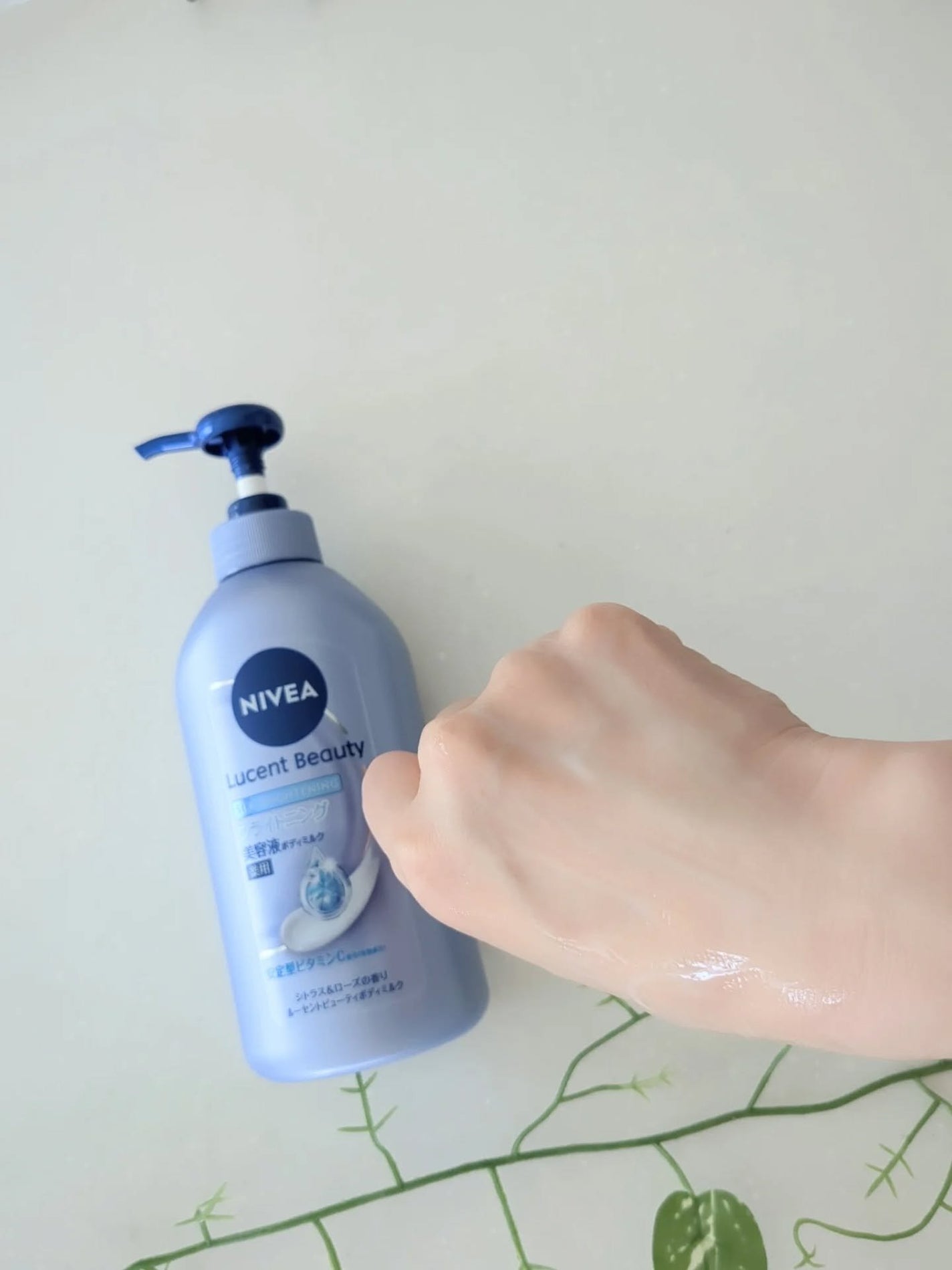 【医薬部外品】ニベア ルーセントビューティ シルクブライトニング ブライトニング美容液ボディミルク/ニベア/ボディミルクを使ったクチコミ(3枚目)