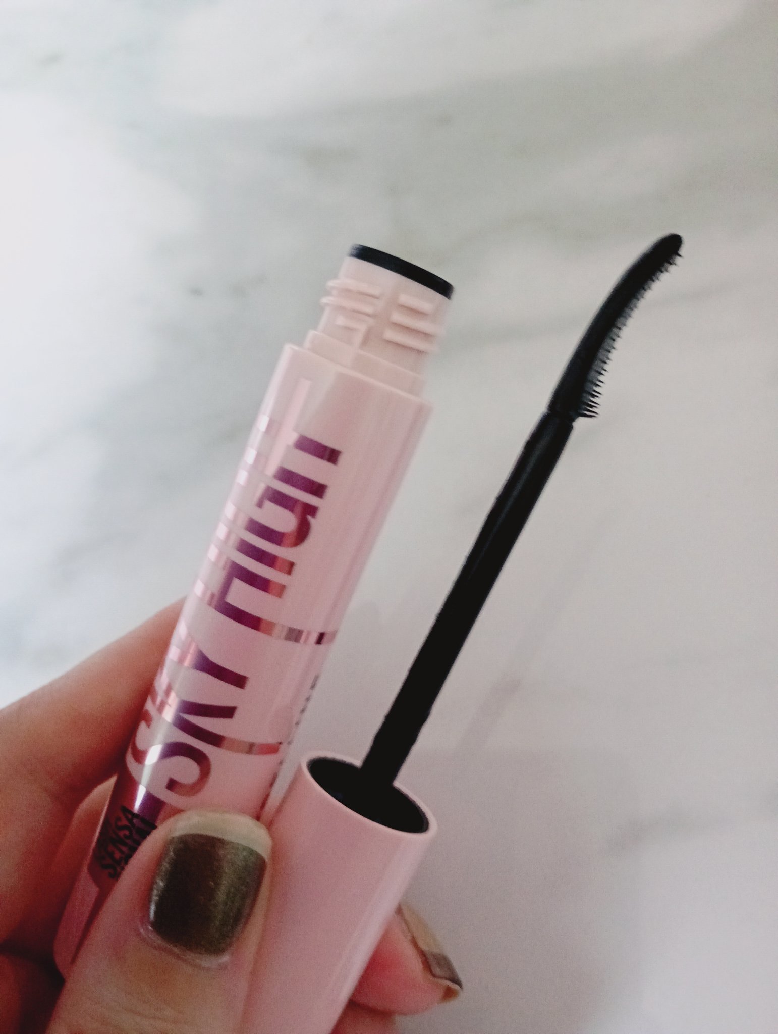 MAYBELLINE NEW YORK スカイハイ リムーバーのクチコミ「
このブラシがすごく良くて。

コームのようにまつ毛を根元から上げて、ブラシのようにマスカラ液.....」（1枚目）