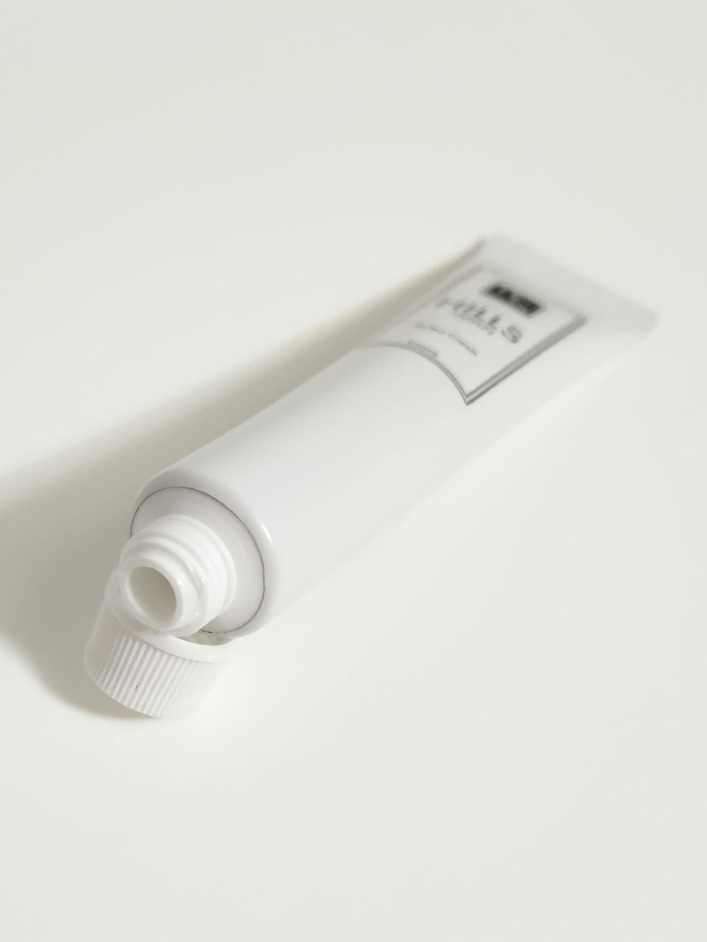 HILLSハンドネイル美容クリーム Luxury/HILLS JAPAN/ハンドクリームを使ったクチコミ（3枚目）