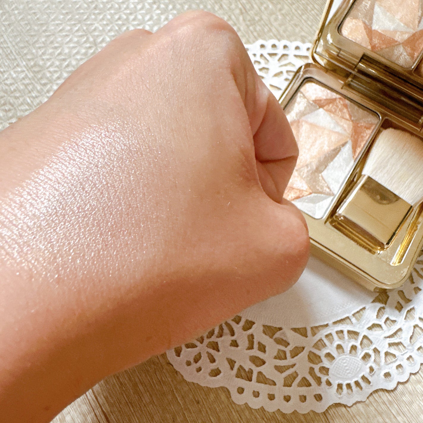 ル・レオスールデクラ /クレ・ド・ポー ボーテ/パウダーハイライトを使ったクチコミ(4枚目)