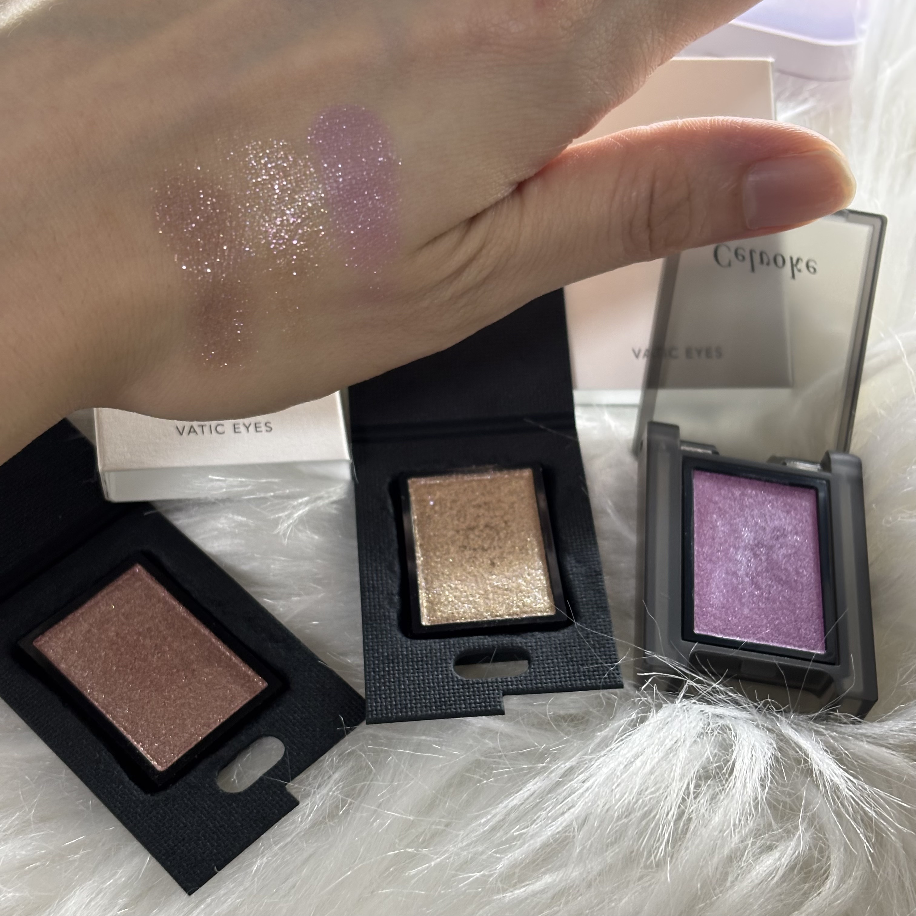 ヴァティック アイズ 27 コスモスライツ（限定パッケージ）/Celvoke/単色アイシャドウを使ったクチコミ（1枚目）