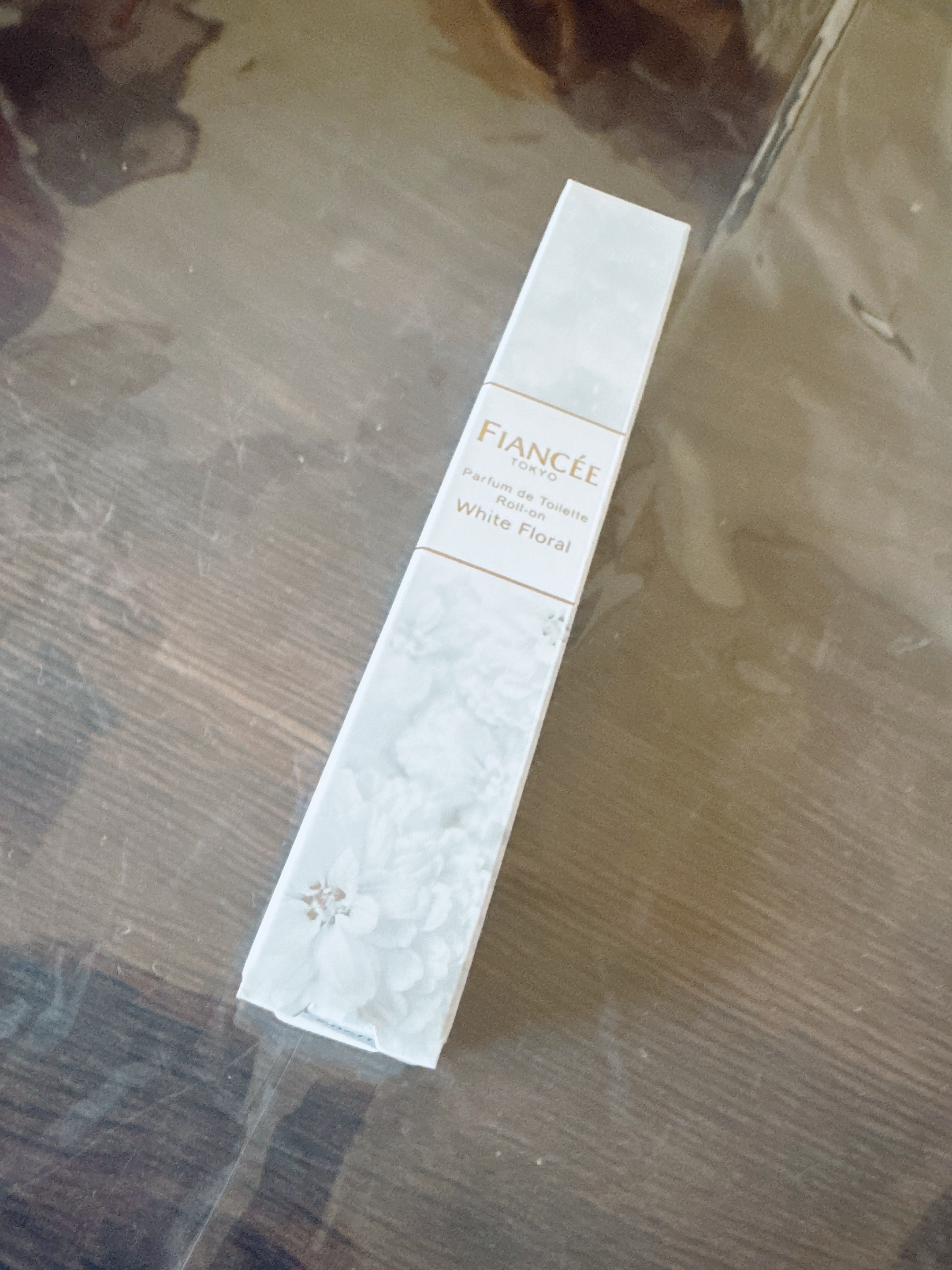 パルファンドトワレ ロールオン ホワイトフローラル/フィアンセ/香水(レディース)を使ったクチコミ（1枚目）