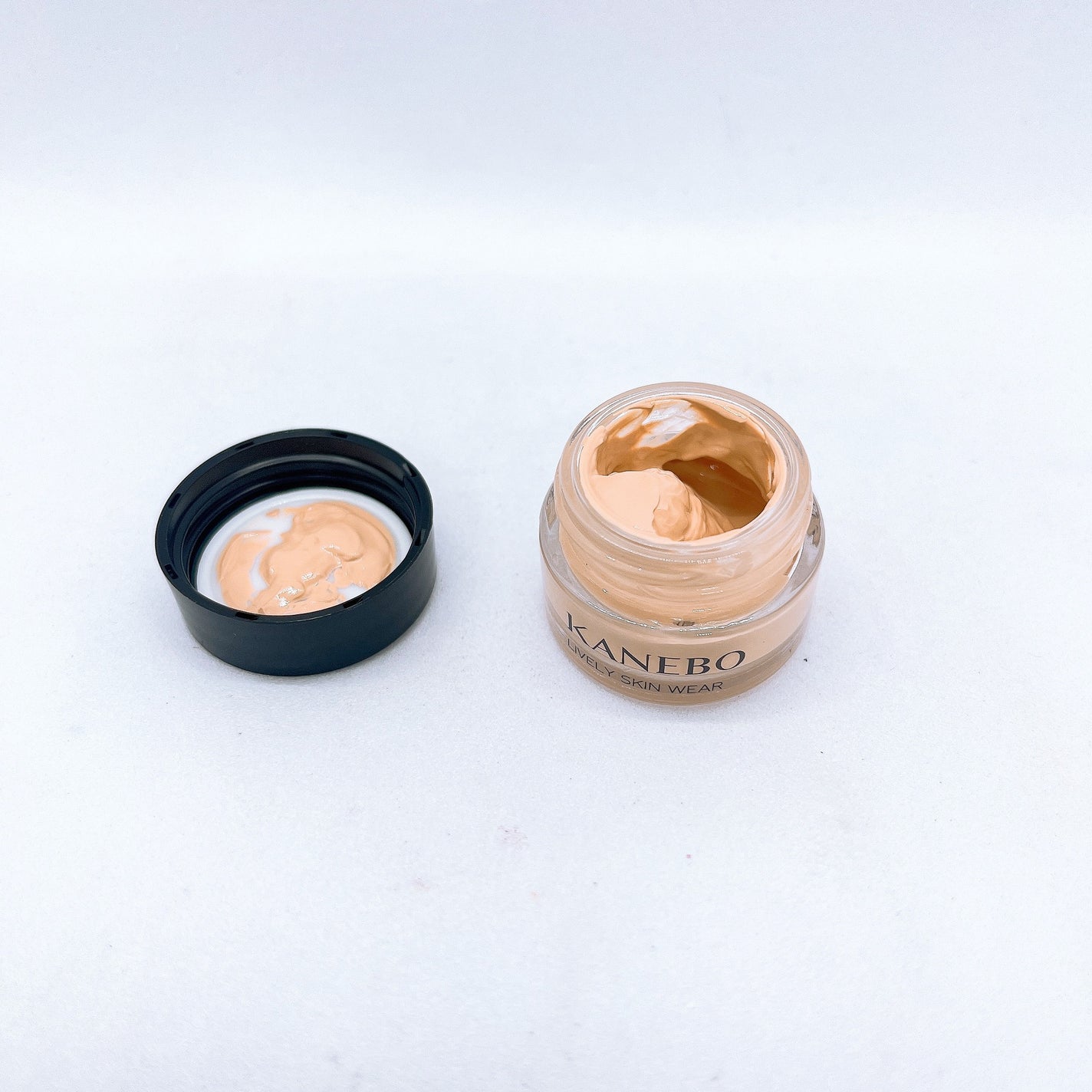 カネボウ ライブリースキン ウェアⅡ/KANEBO/リキッドファンデーションを使ったクチコミ(2枚目)