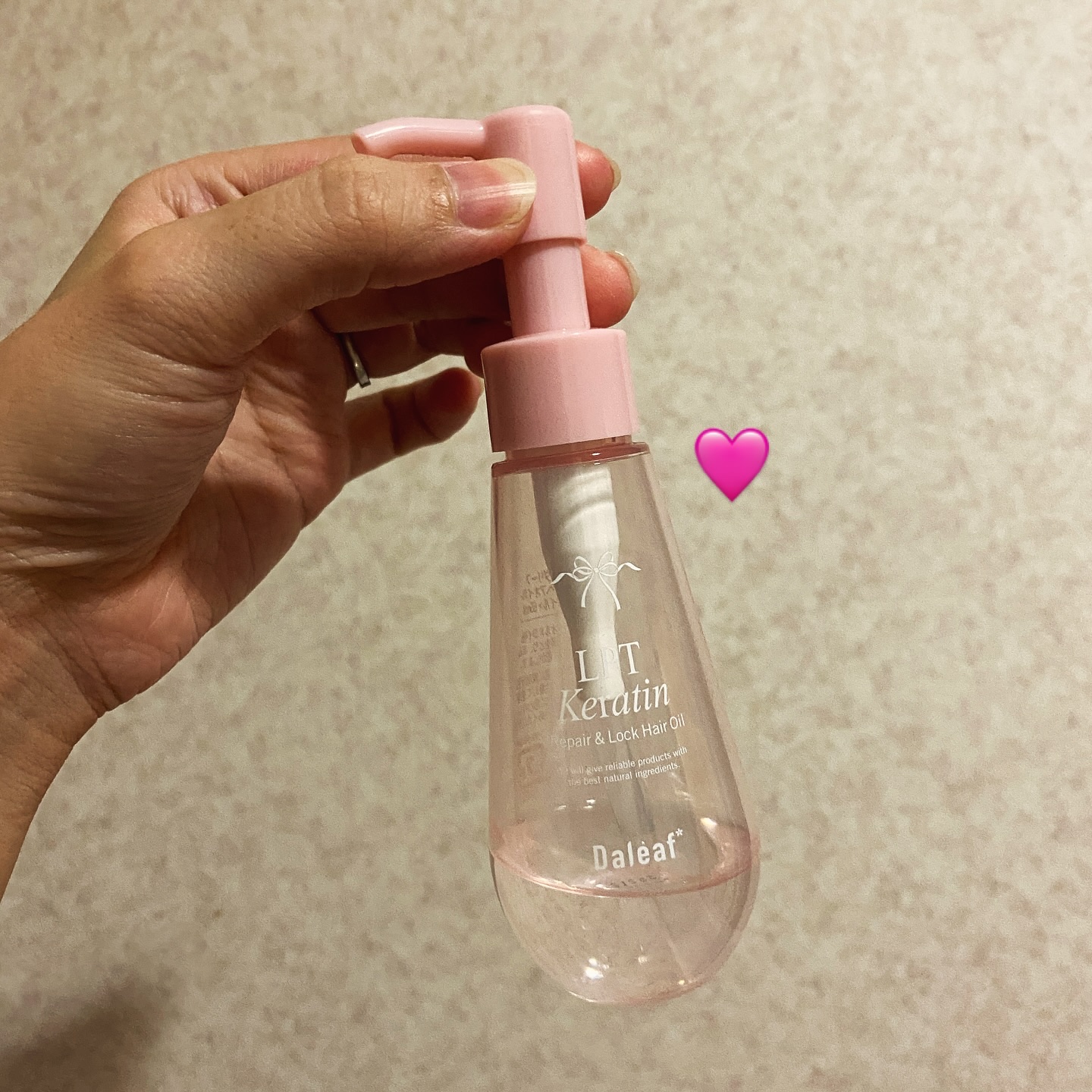 ダリーフLPT ヘアオイル🪽
髪の毛にLPTタンパク質をたっぷりと満たし、サラツヤ髪に導くヘアオイル🪮

髪の表面コーティング効果により外部の刺激と熱によるダメージのケアをしてくれます✨
1日中続く癒されるほのかな香り乱れた髪に光り輝く