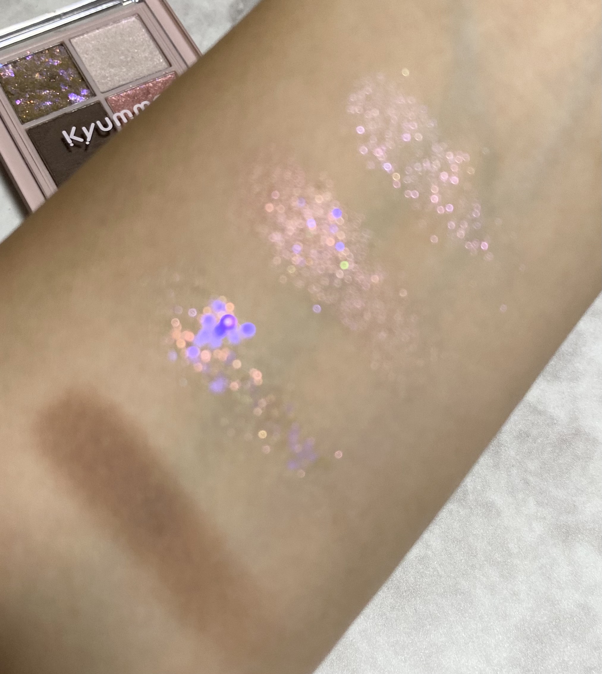 KM チェーン付きティンクルアイシャドウパレット/Kyumme/アイシャドウパレットを使ったクチコミ（3枚目）