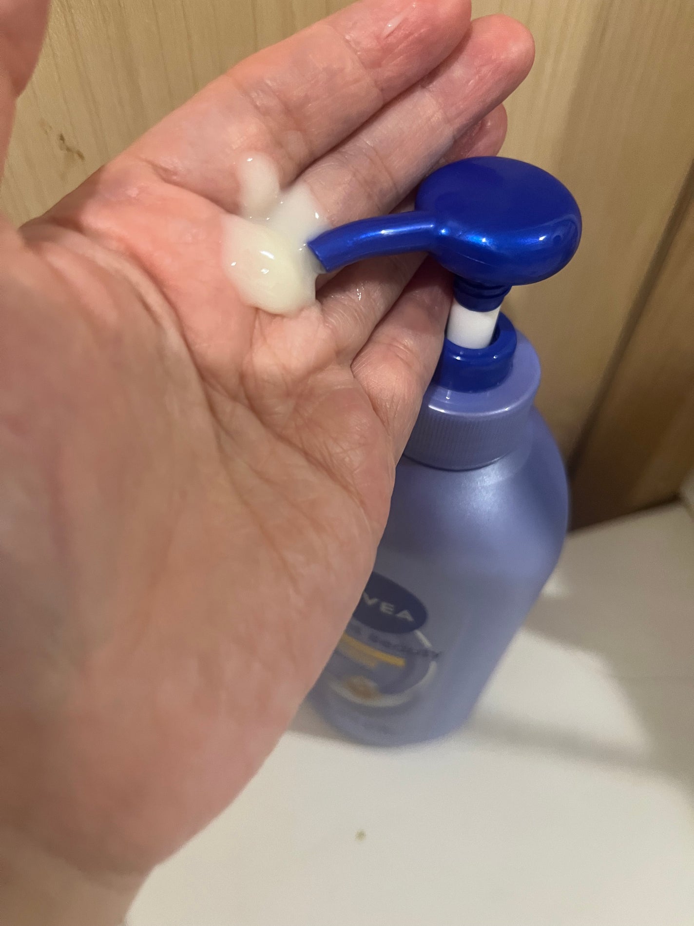 ても on LIPS 「ニベア花王より、ニベア ルーセントビューティバイタルエンリッ..」(2枚目)