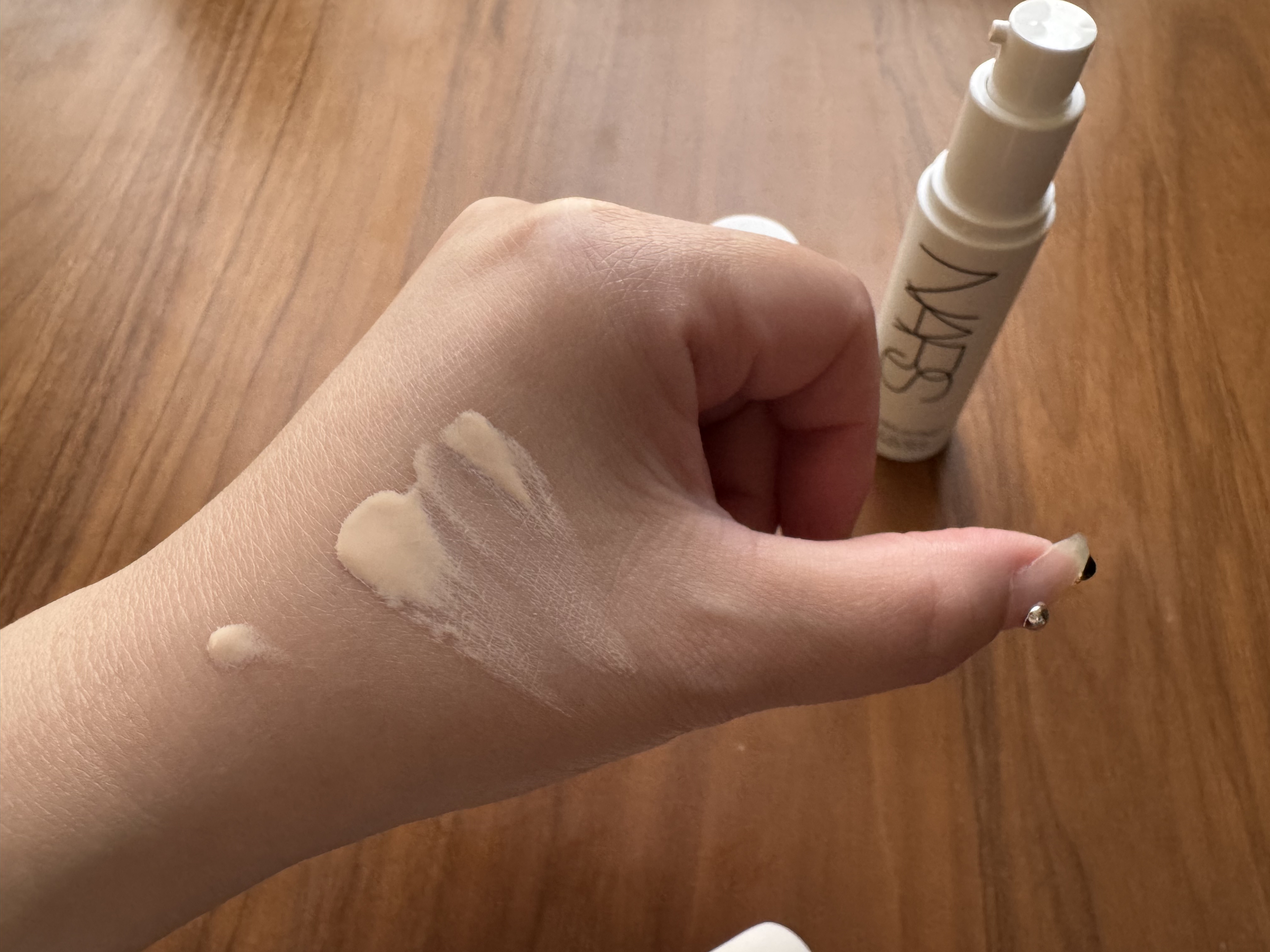 ライトリフレクティング　トーンアップヴェール/NARS/化粧下地を使ったクチコミ（3枚目）