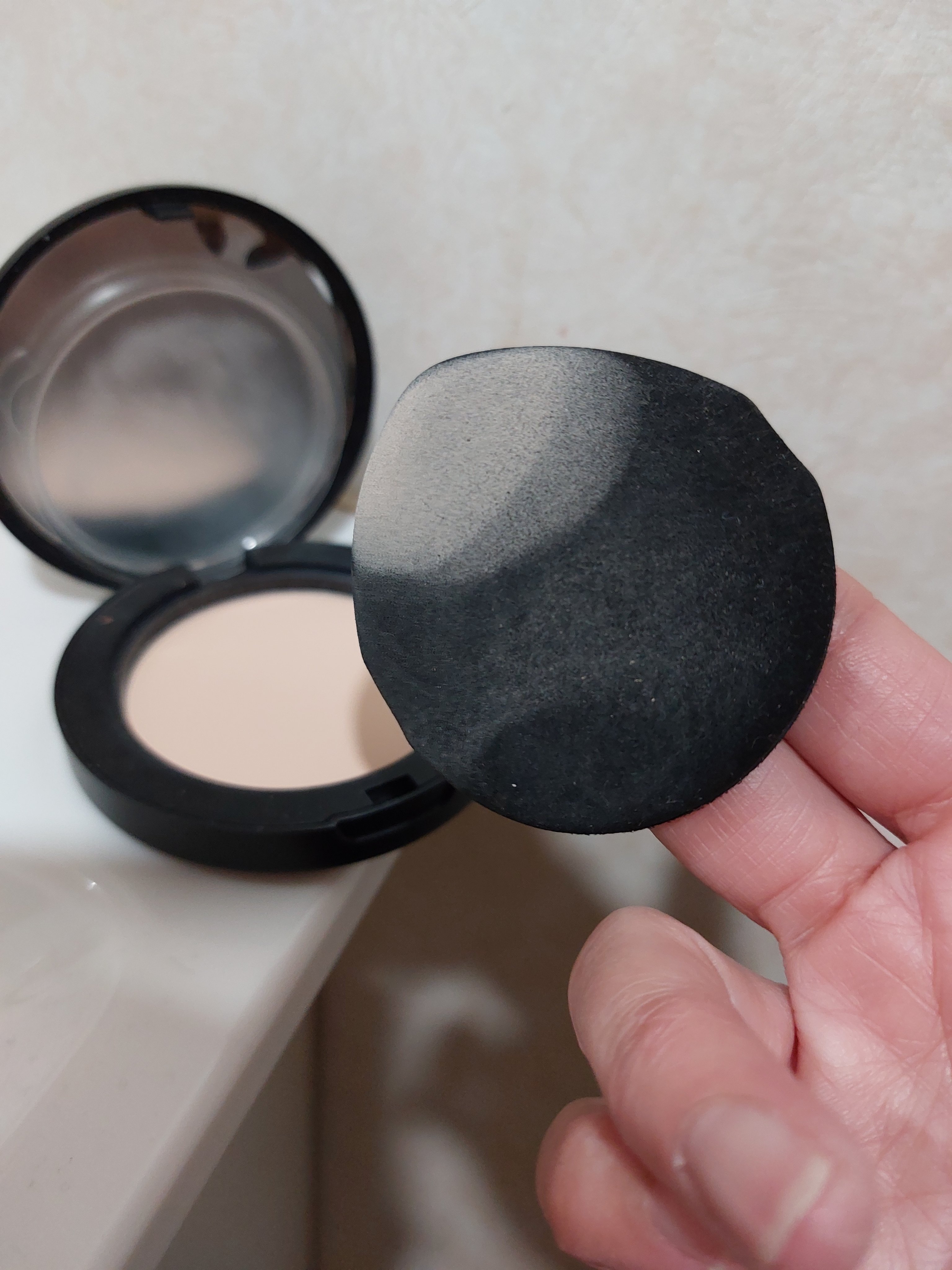 レブロン カラーステイ ロングウェア UV プレスト パウダー/REVLON/プレストパウダーを使ったクチコミ（3枚目）