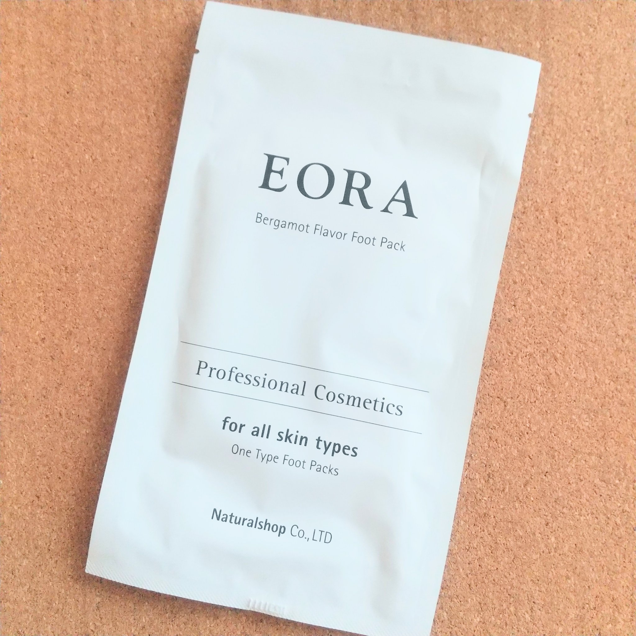 EORA
フットパックBE
✼••┈┈••✼••┈┈••✼••┈┈••✼••┈┈••✼

マッサージサロンの周年プレゼントでいだきました。
韓国ブランドのようです。

似たようなフットパックをイニスフリーで使ったことがありますが、
イニスフ