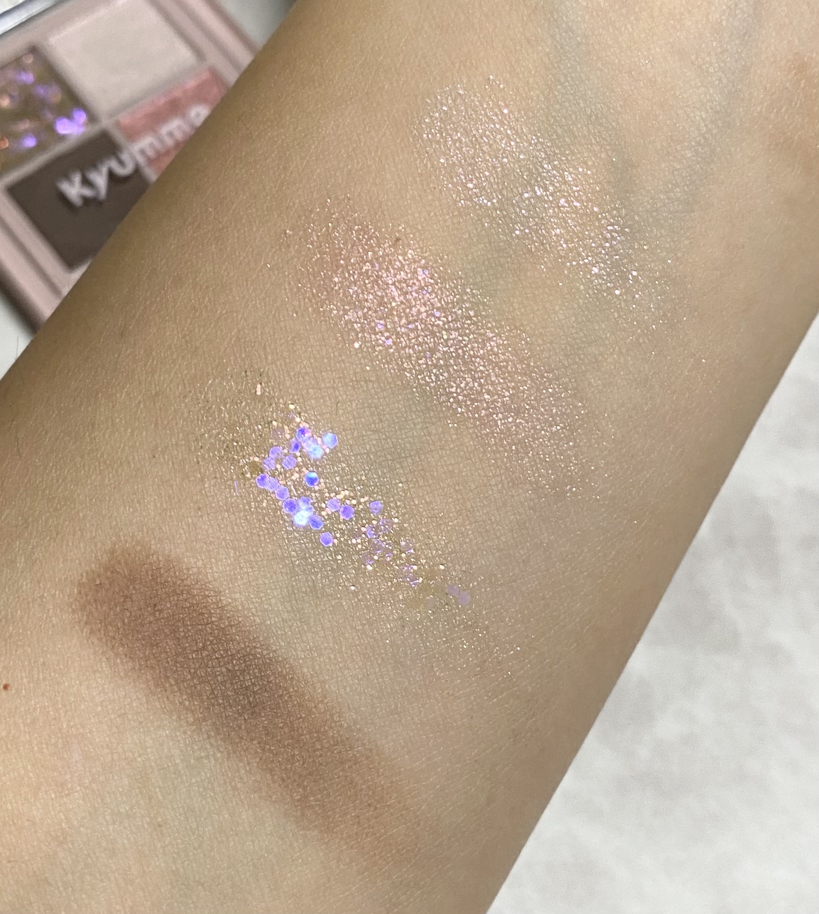 KM チェーン付きティンクルアイシャドウパレット/Kyumme/アイシャドウパレットを使ったクチコミ（2枚目）